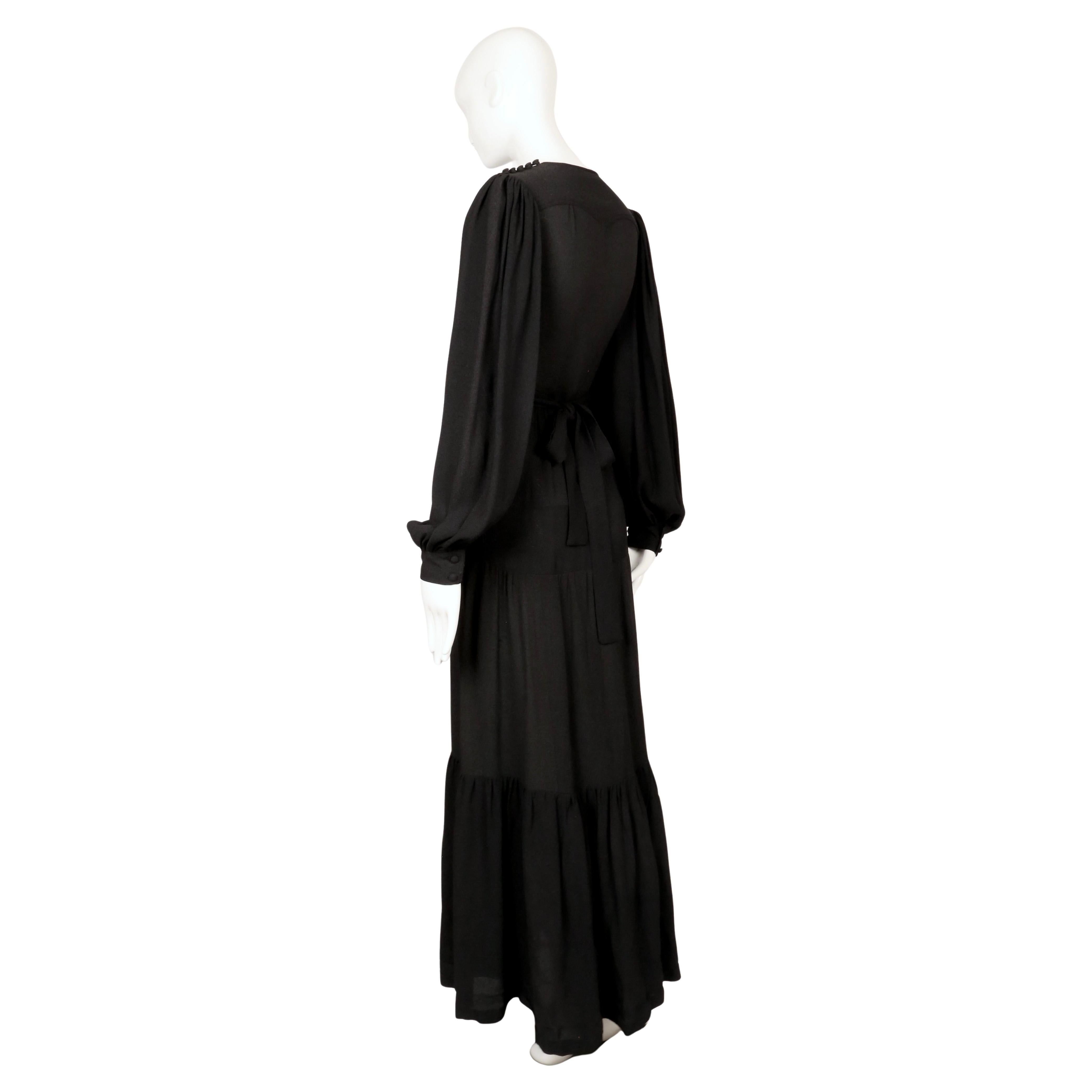 Ossie Clark Robe en crêpe noir moussé Quorum avec lunes et étoiles brodées en vente 8