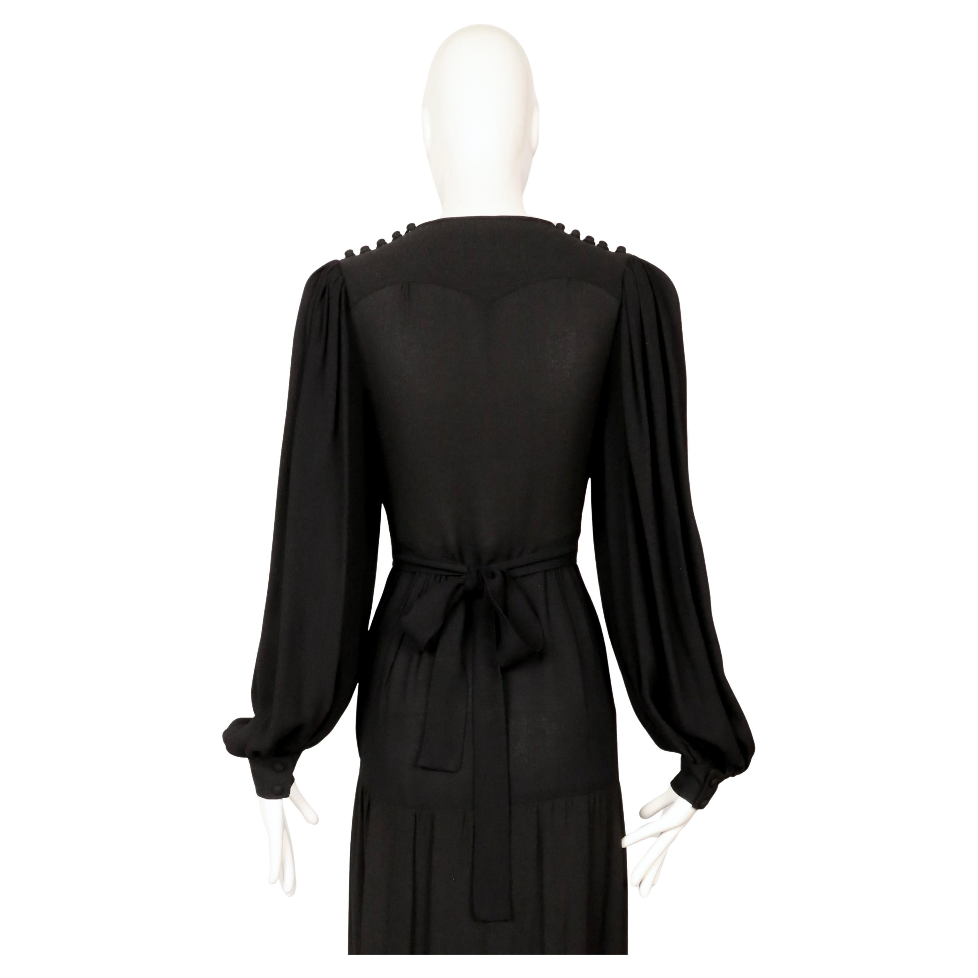 Ossie Clark Robe en crêpe noir moussé Quorum avec lunes et étoiles brodées en vente 11
