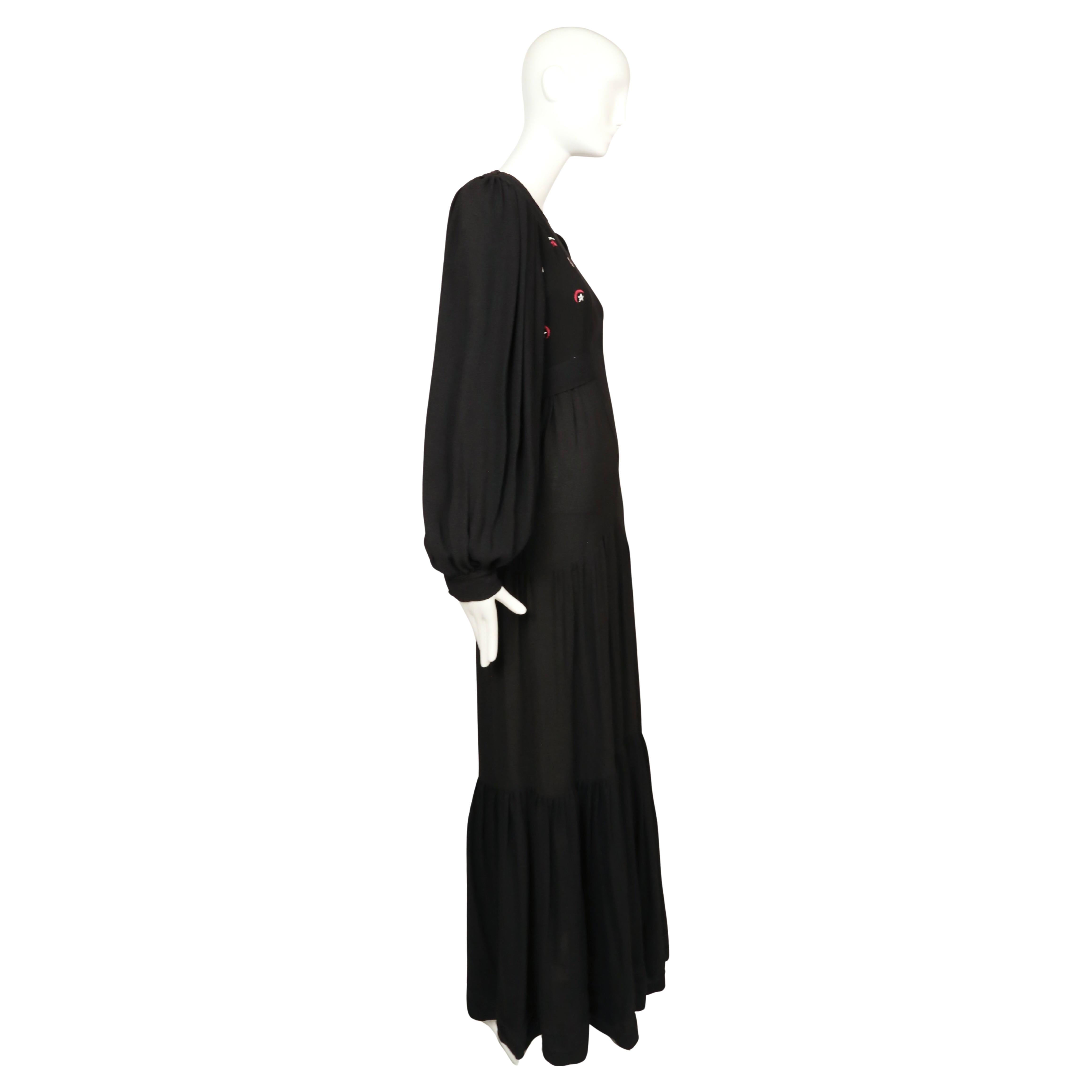 Ossie Clark Robe en crêpe noir moussé Quorum avec lunes et étoiles brodées en vente 3
