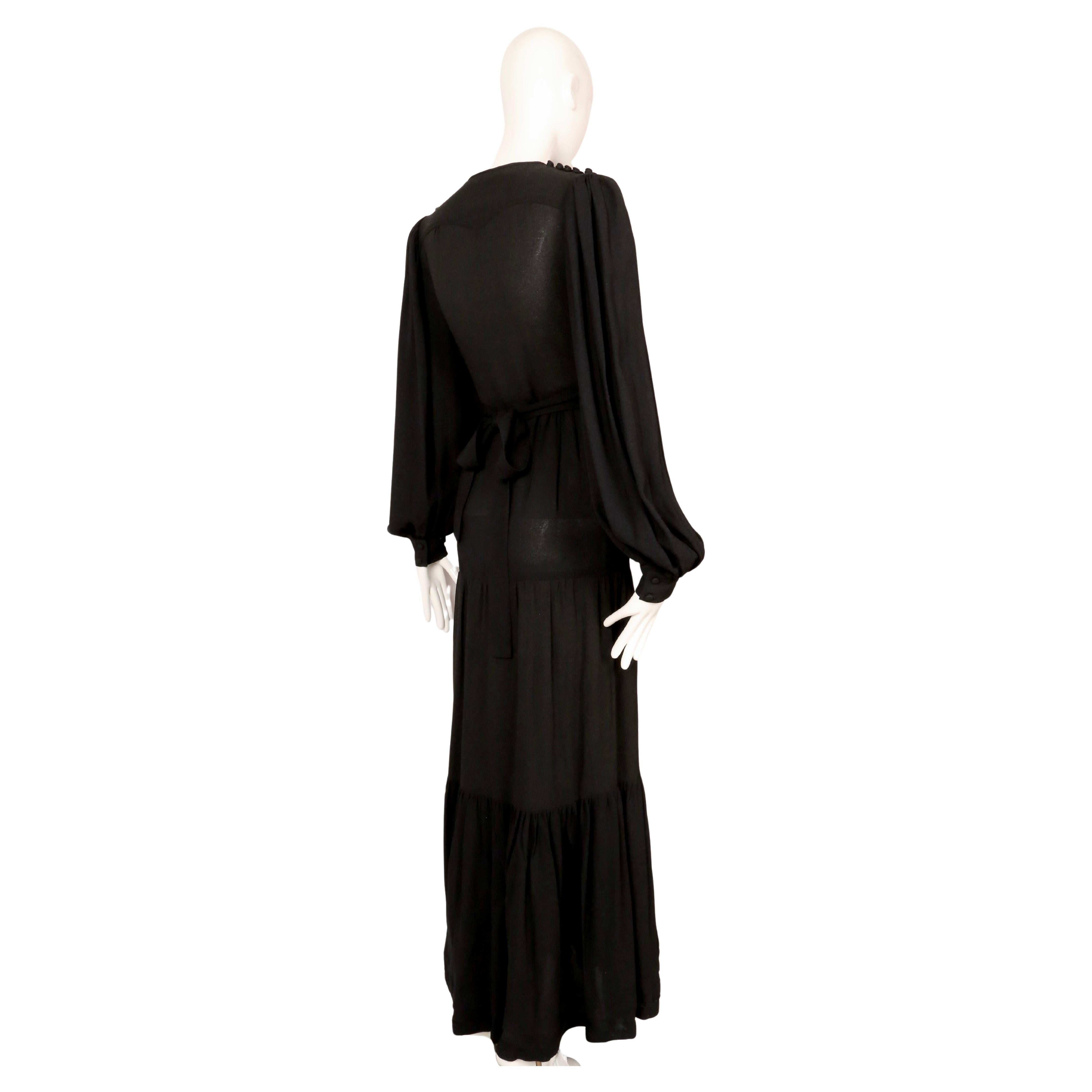 Ossie Clark Robe en crêpe noir moussé Quorum avec lunes et étoiles brodées en vente 4