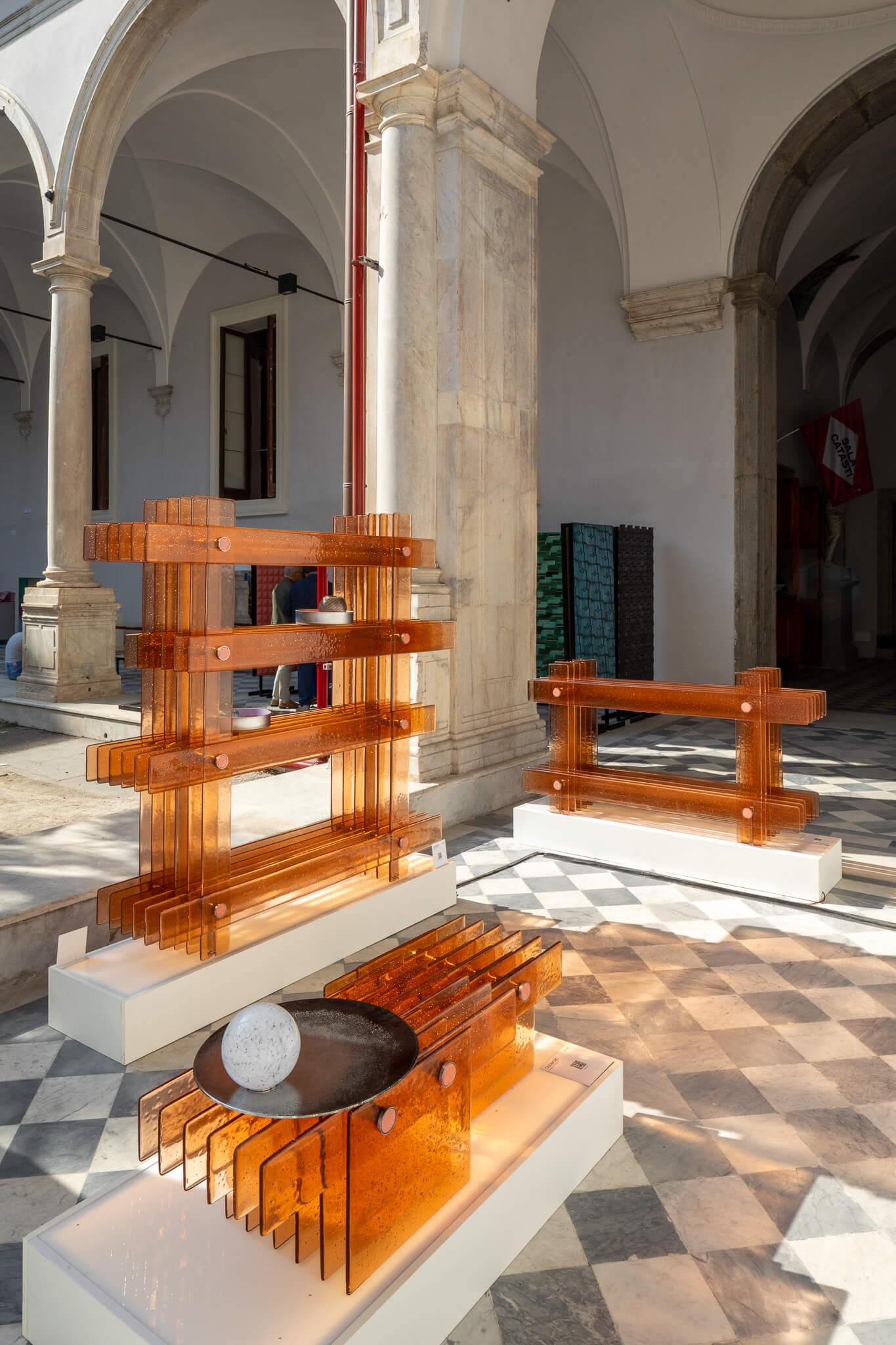 italien Table basse Ossimori conçue par Debonademeo - émaillage sur cuivre et verre en vente