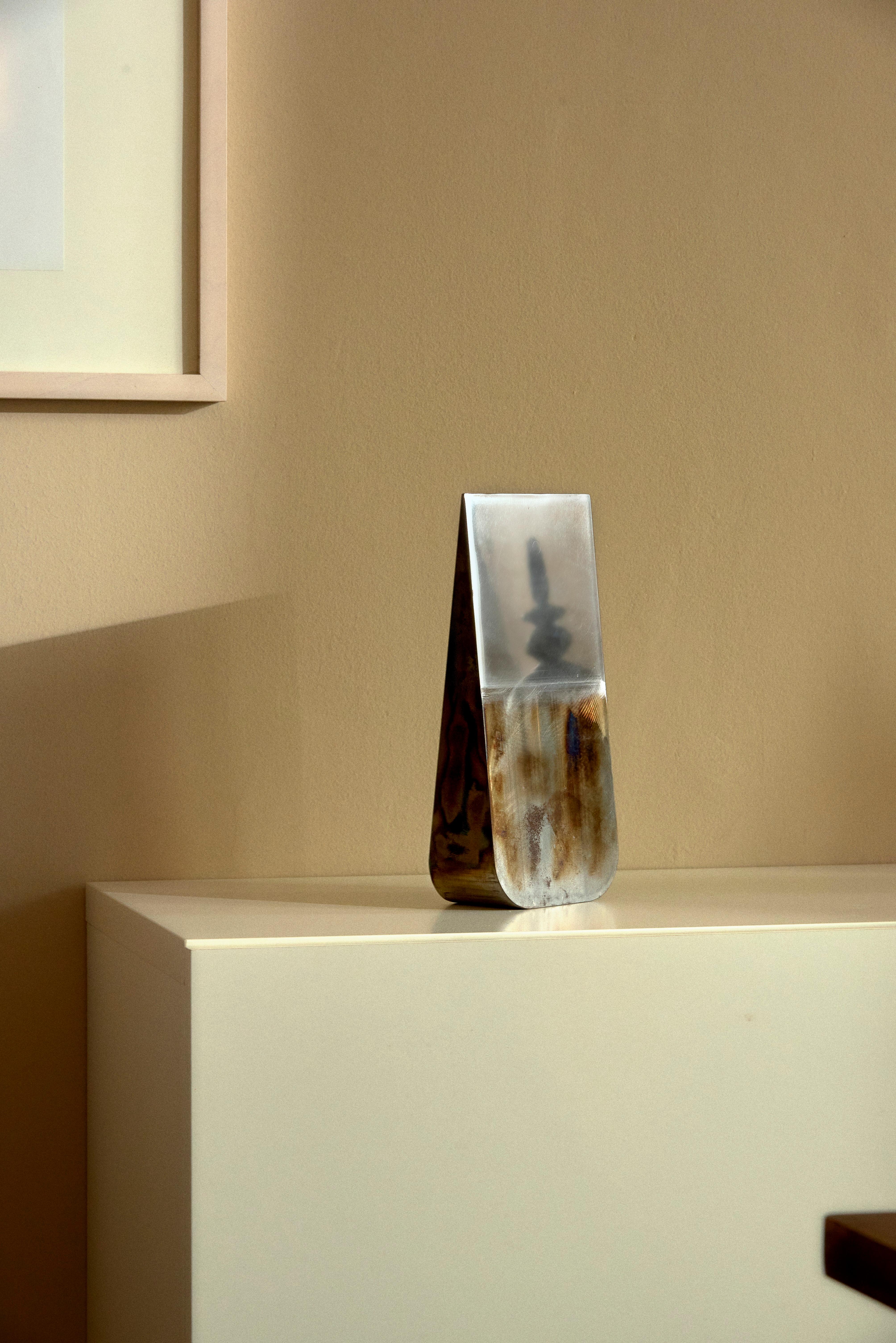 Ossimoro Mirror by Rampinelli Edizioni
Designed by Filippo Protasoni
Dimensions: D 7 x W 15 x H 30 cm.
Materials: Steel.

FILIPPO PROTASONI
This tabletop mirror arises from the desire to investigate the visual weights that form and finish can