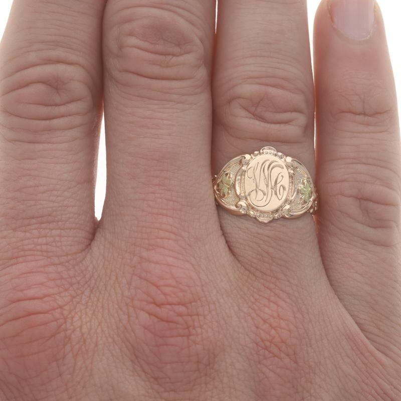 Ostby & Barton Art Deco Initials WSC Signet Men's Ring - Yellow Gold 10k Vintage In Excellent Condition For Sale In Greensboro, NC
