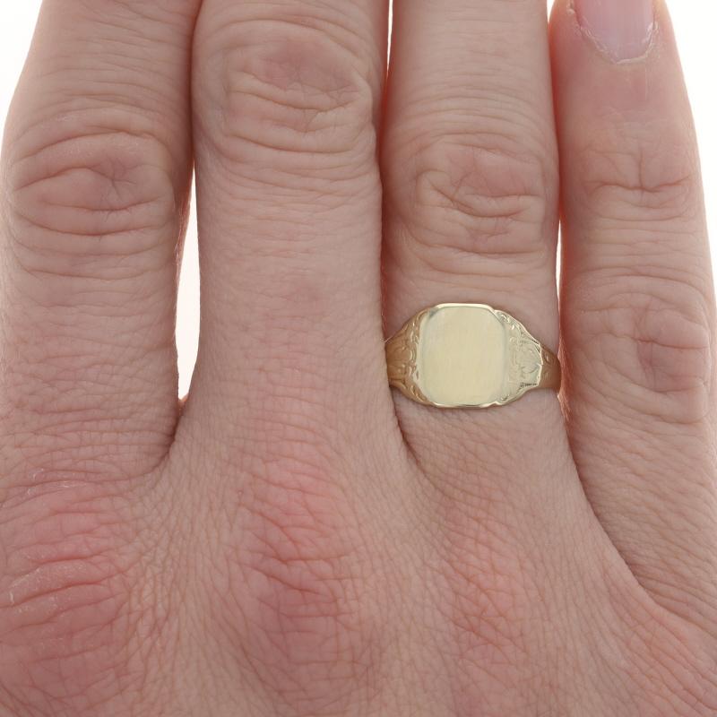 Ostby & Barton Art Deco Signet Men's Ring - Yellow Gold 10k Vintage Engravable In Excellent Condition For Sale In Greensboro, NC