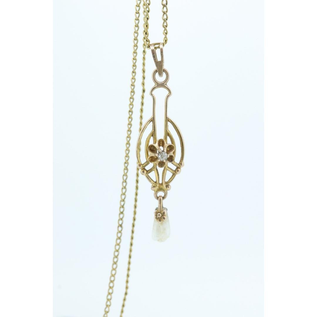 Lavallière Ostby Barton Pendentif lavallière en or 10 carats avec une coupe beurre sertie de diamants Pour femmes en vente