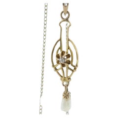Colgante de diamantes Ostby Barton lavaliere. Oro de 10 quilates con un botón de oro engastado con diamantes