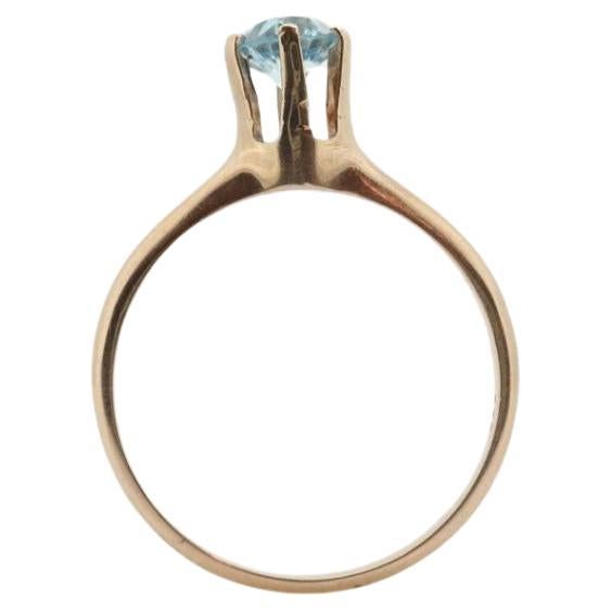 Vintage from the 1920s
Materials: Gold
Gemstone: Topaz
Gem color: Blue
Band color: Gold
Style: Art deco
Super unique vintage ring.

Oval Dark blue topaz in an elevated victorian claw setting.

Made by Ostby Barton

Condition: No visible wear or