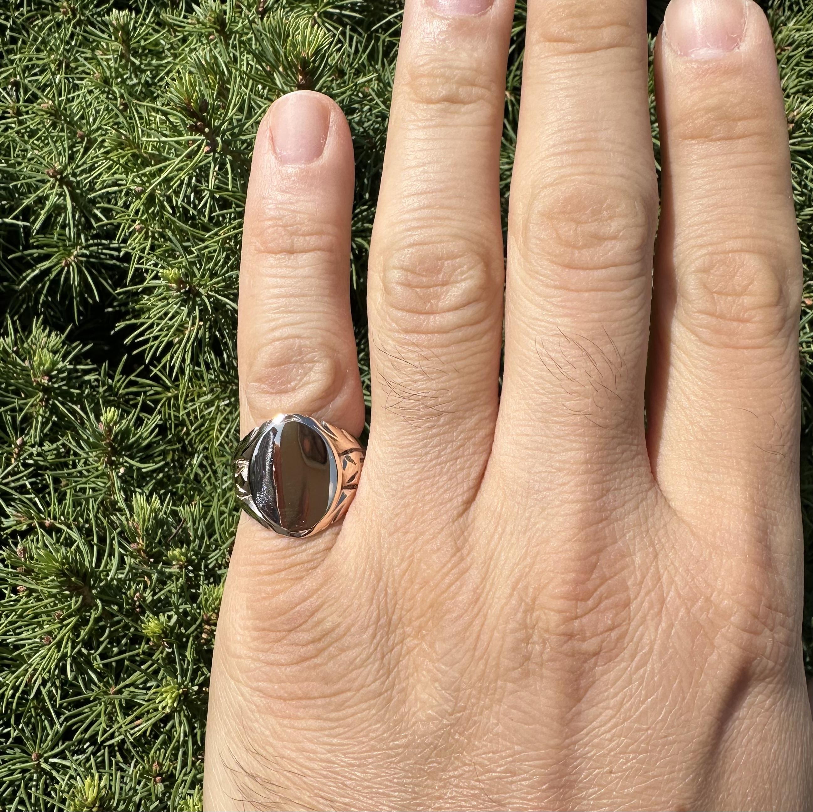 Bague chevalière Vintage By pour homme en or jaune 10k gravé à la main Pour hommes en vente