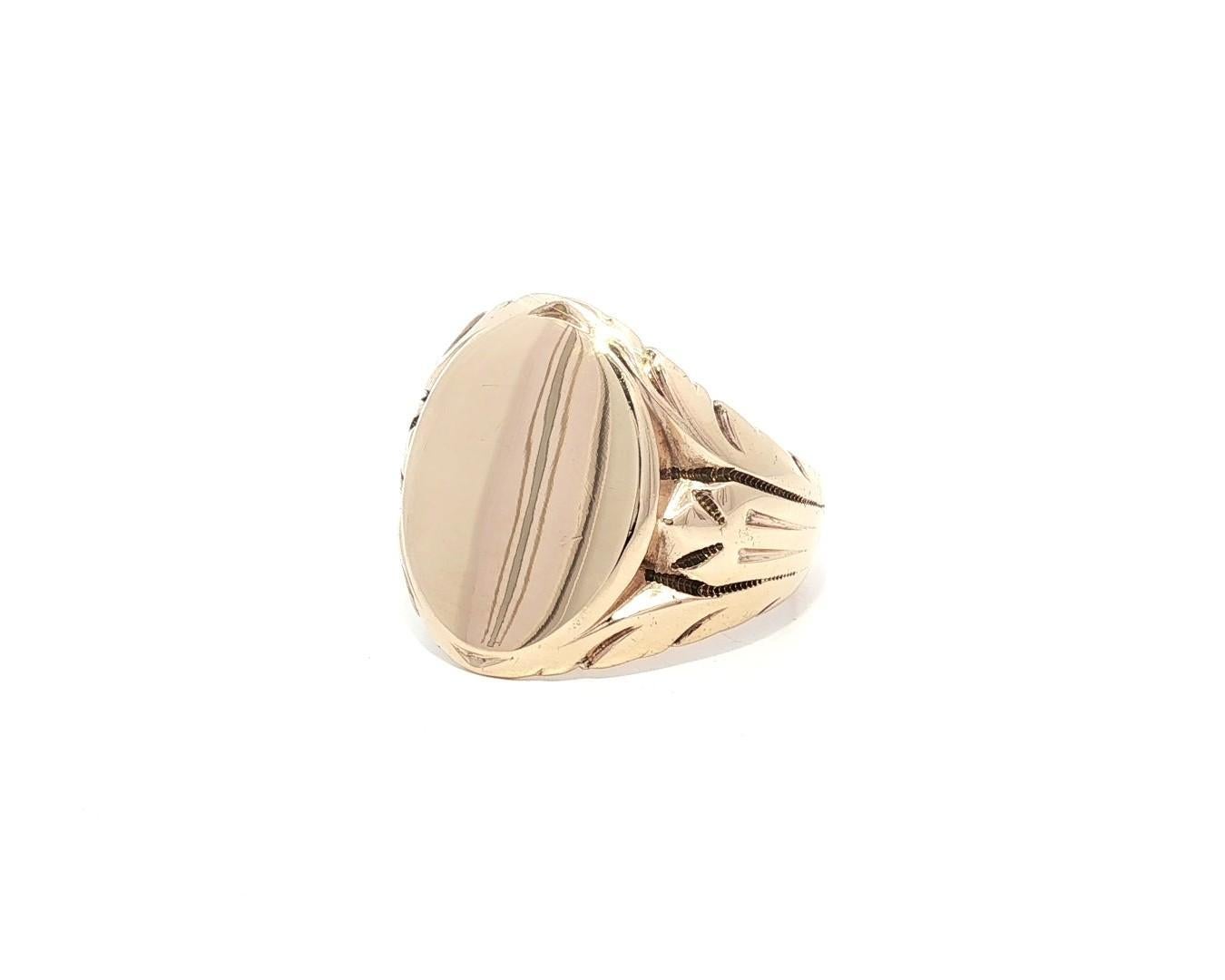 Bague chevalière Vintage By pour homme en or jaune 10k gravé à la main en vente 4