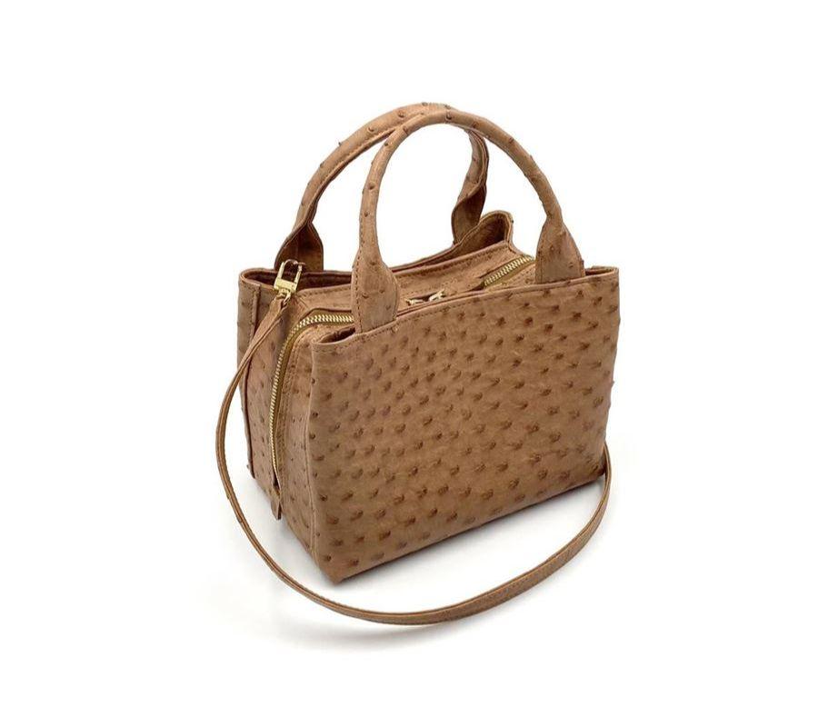 Real ostrich leather Nude color Double handle Two side compartments with magnetic closure Central compartment with zip closure Leather or silk lining Internal pockets and phone holder Removable shoulder strap Cm 20 x 15 x 13 (7.87 x 5.90 x 5.11