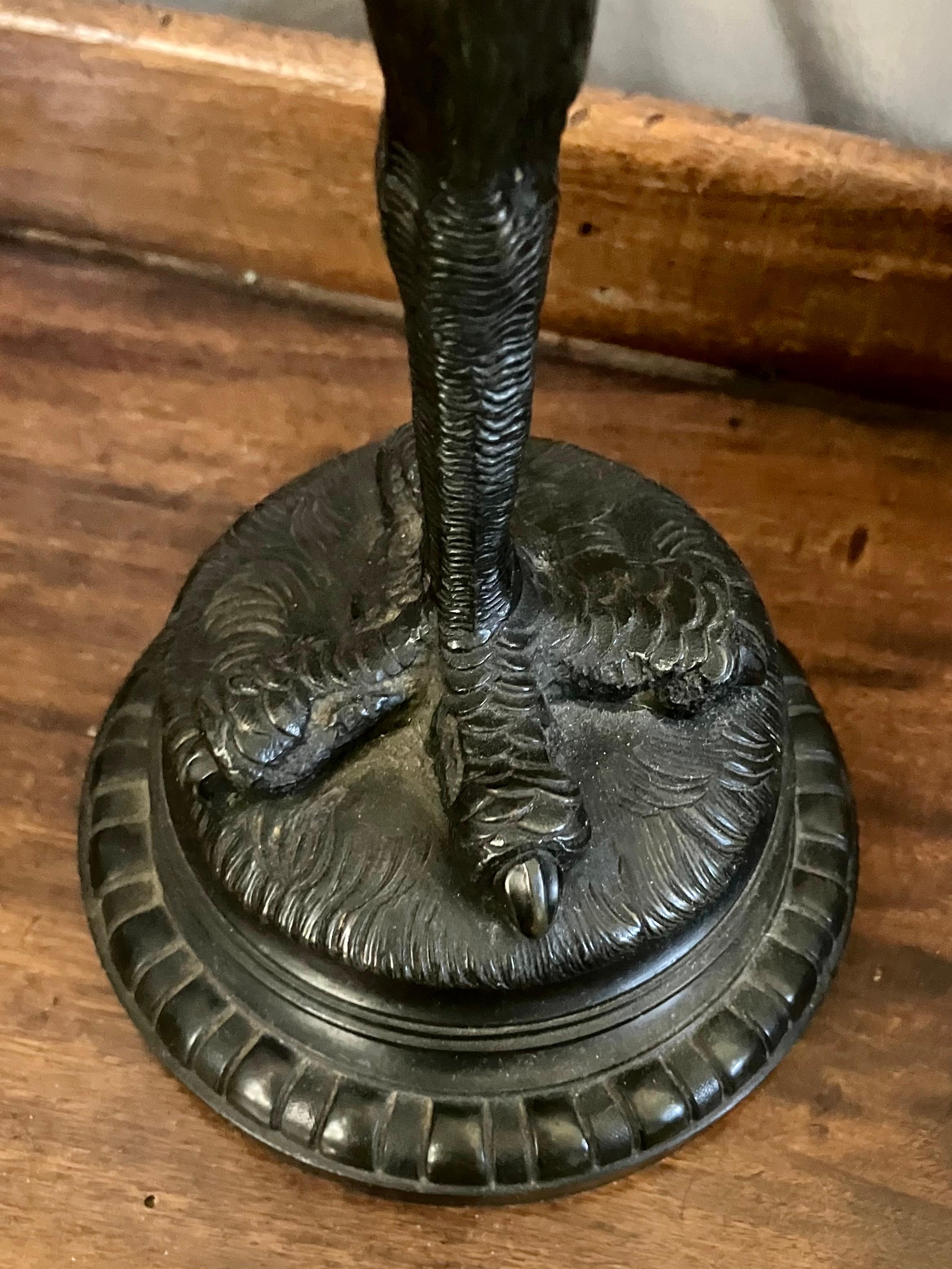 Scultura in bronzo di struzzo con esemplare di uovo Nature In condizioni buone in vendita a New York, NY