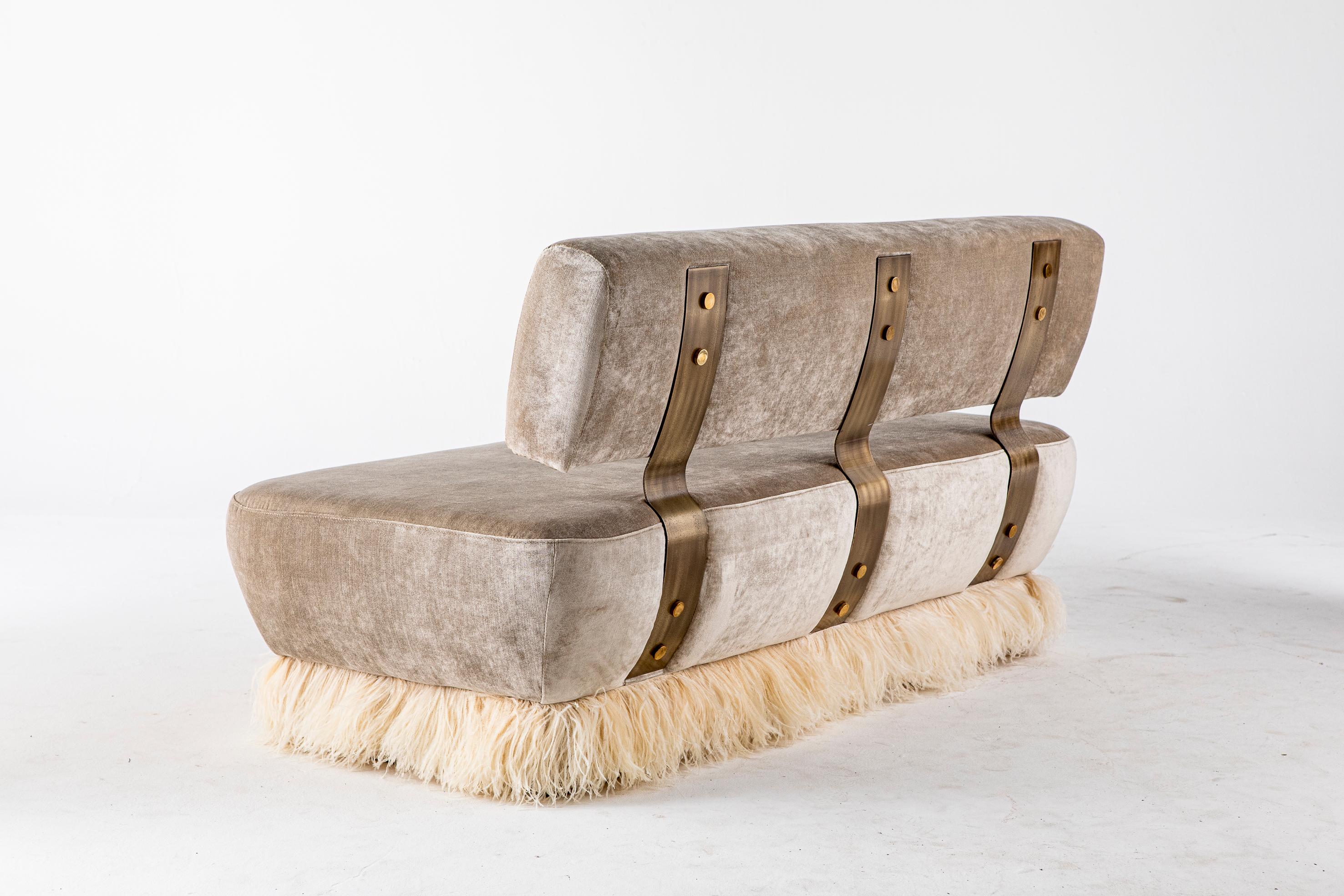 Fluff-Sofa aus Straußenleder von Egg Designs (Moderne) im Angebot