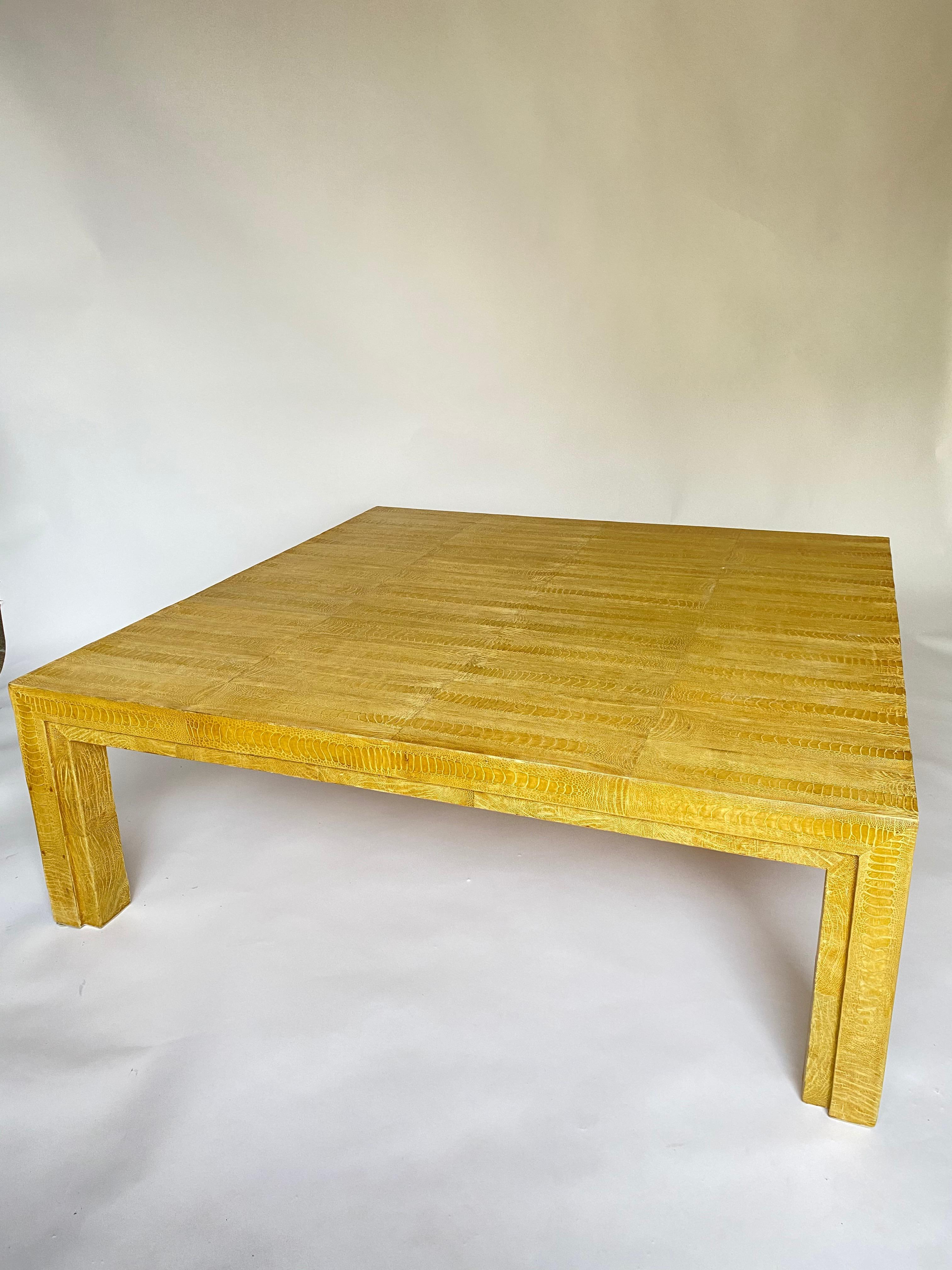 Art déco Table basse en cuir d'autruche R&Y Augousti en vente