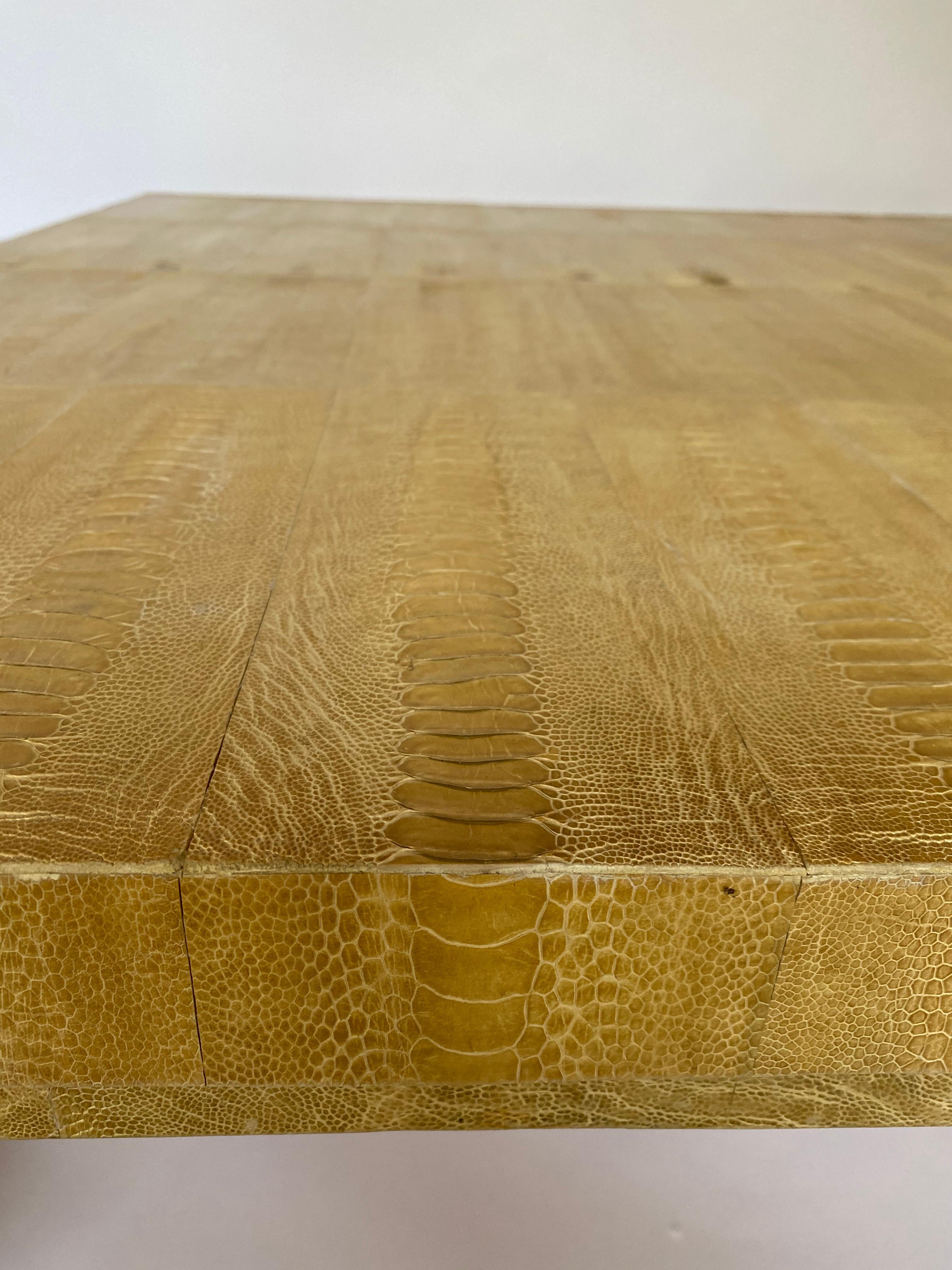 Table basse en cuir d'autruche R&Y Augousti en vente 1