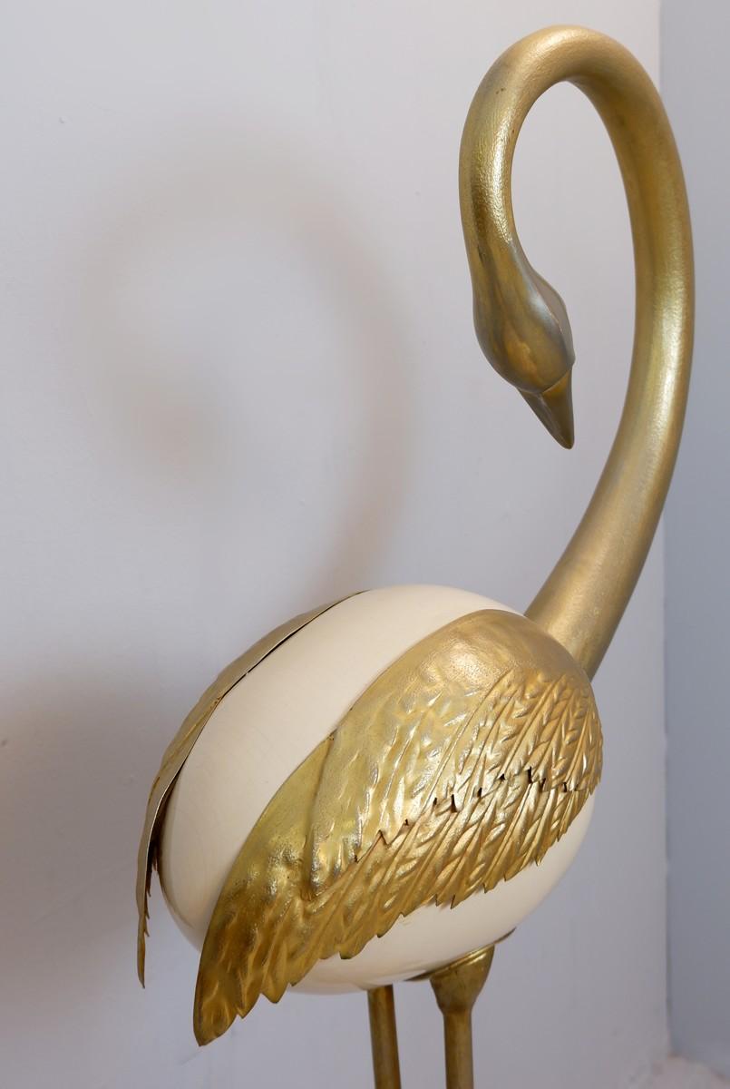 Sculpture d'autruche réalisée à partir d'un œuf d'autruche avec métal doré Bon état - En vente à Brussels , BE