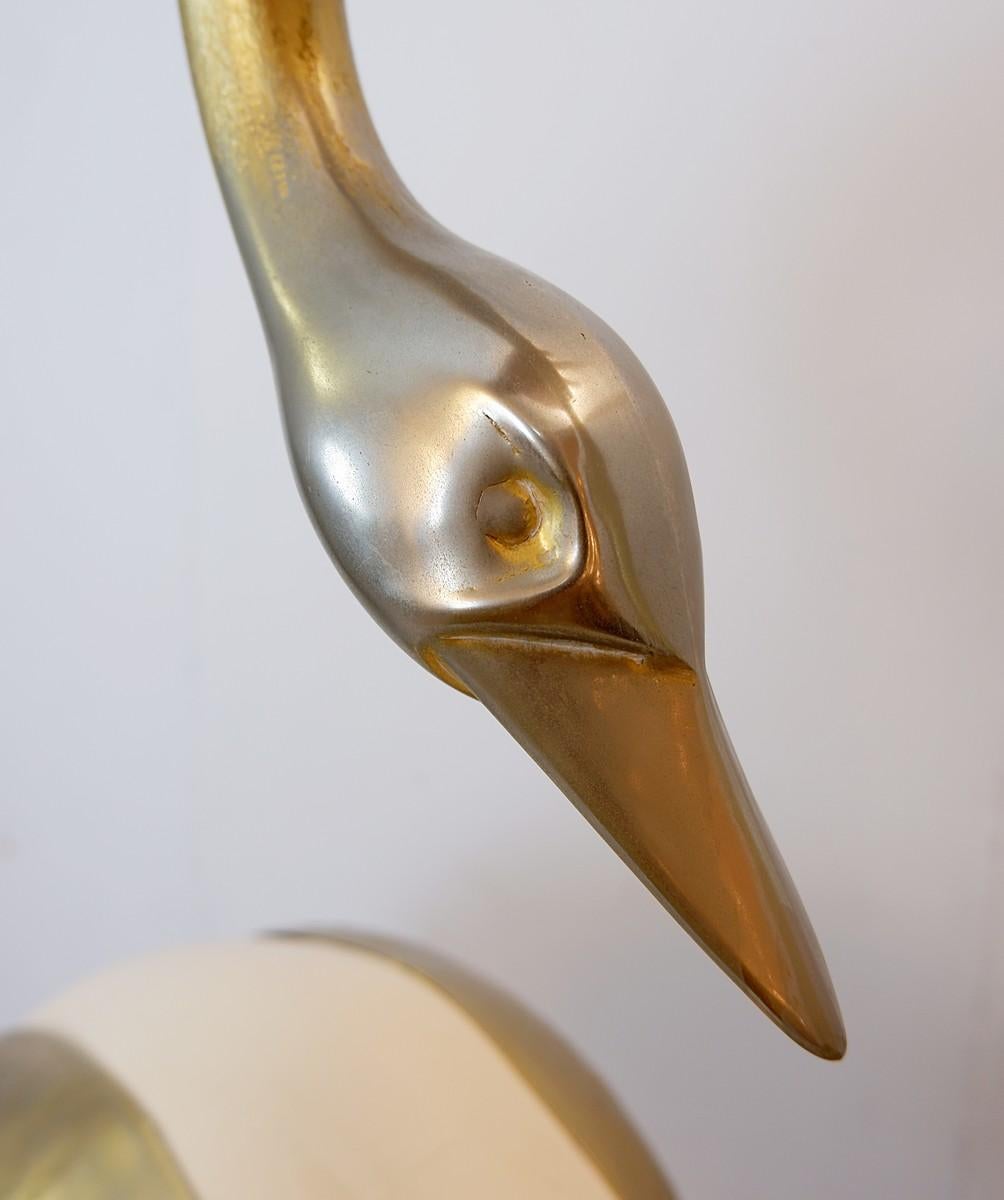 Métal Sculpture d'autruche réalisée à partir d'un œuf d'autruche avec métal doré en vente