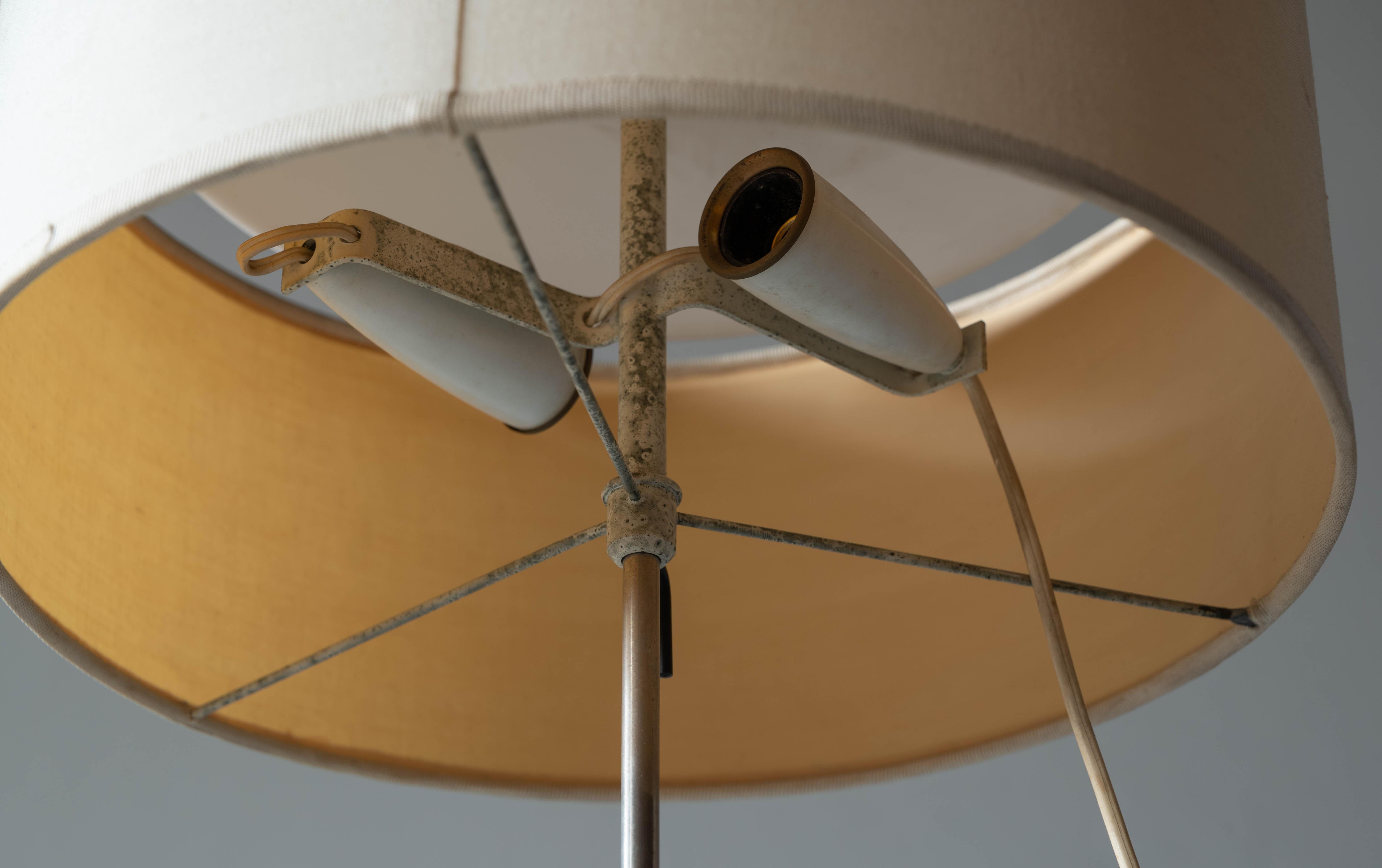 Ostuni & Forti, lampe de bureau réglable en métal, acrylique, tissu, O-Luce Italie, années 1950 Bon état - En vente à High Point, NC