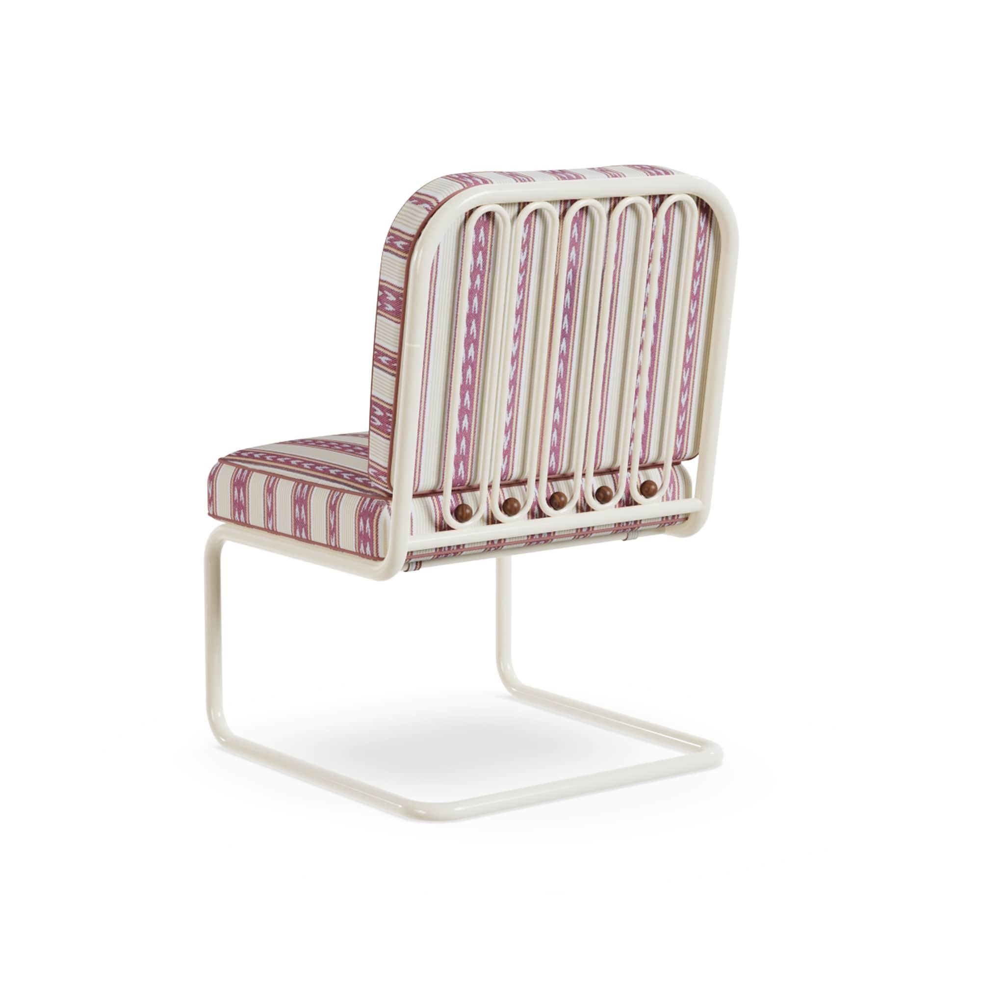 Ostuni Esszimmerstuhl aus lackiertem Metall mit Iroko-Holz-Details (Handgefertigt) im Angebot