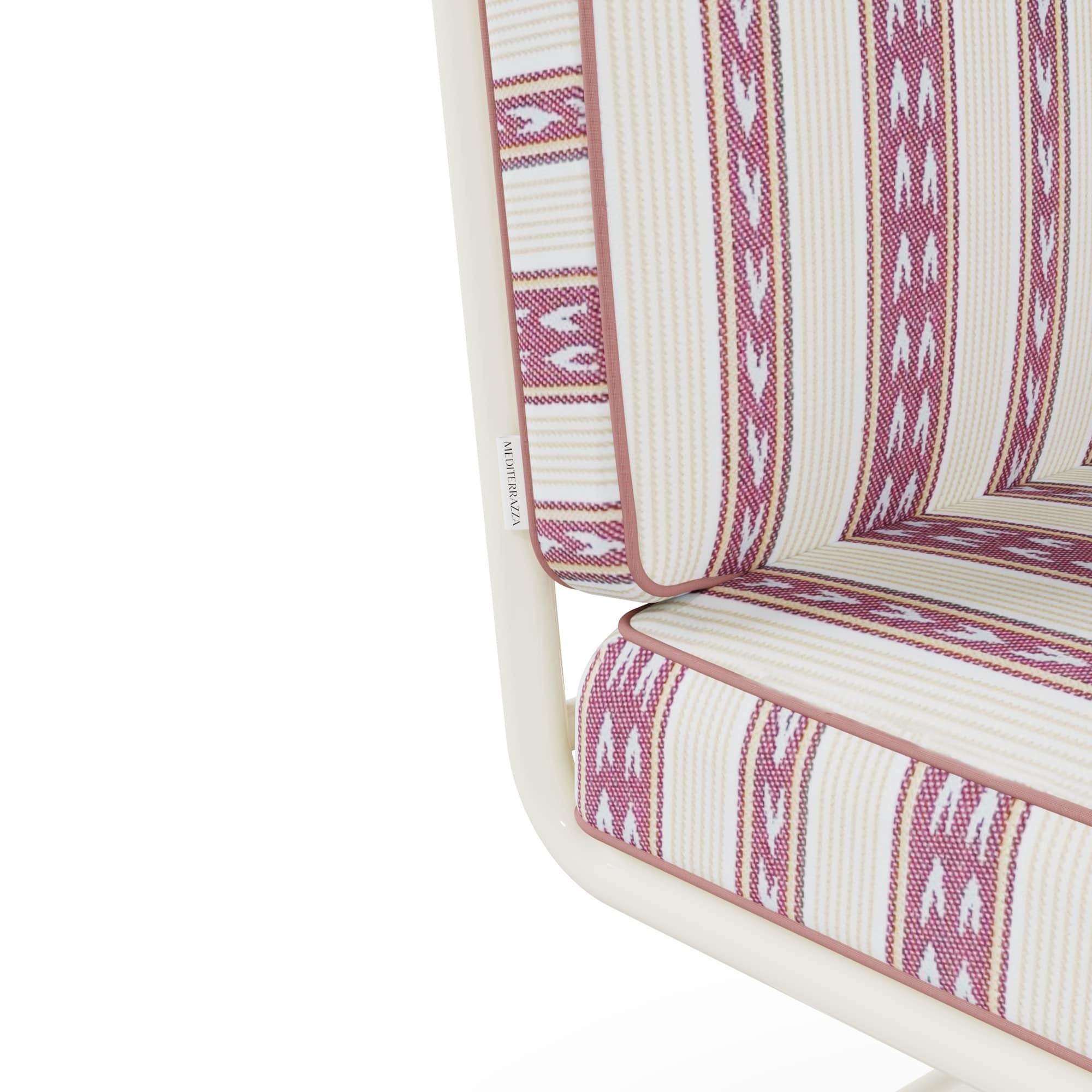 Ostuni Esszimmerstuhl aus lackiertem Metall mit Iroko-Holz-Details im Zustand „Neu“ im Angebot in Carvalhosa, PT