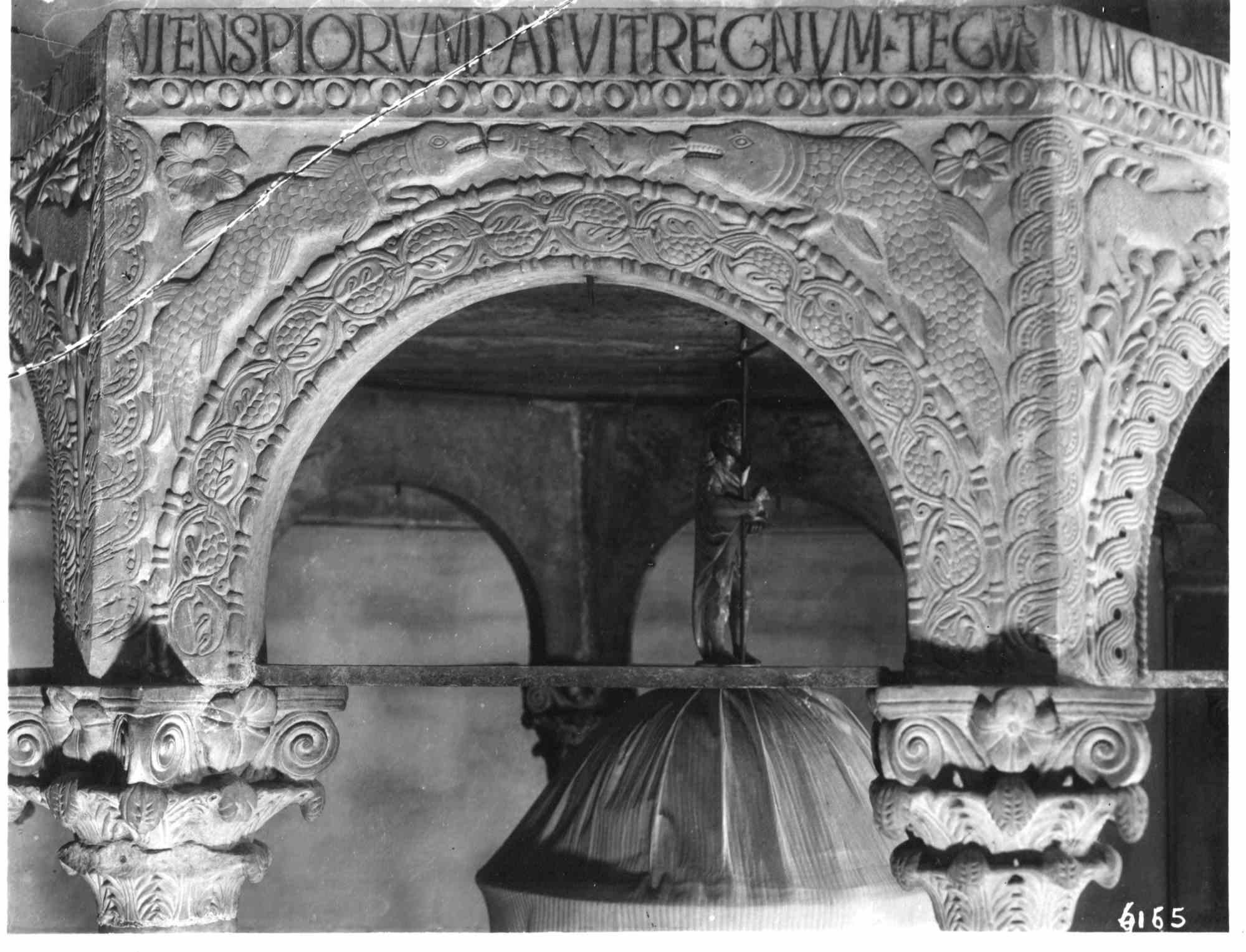 Black and White Photograph de Osvaldo Böhm - Catedral de Cividale - Foto detalle de época de Osvaldo Bohm - Principios del siglo XX