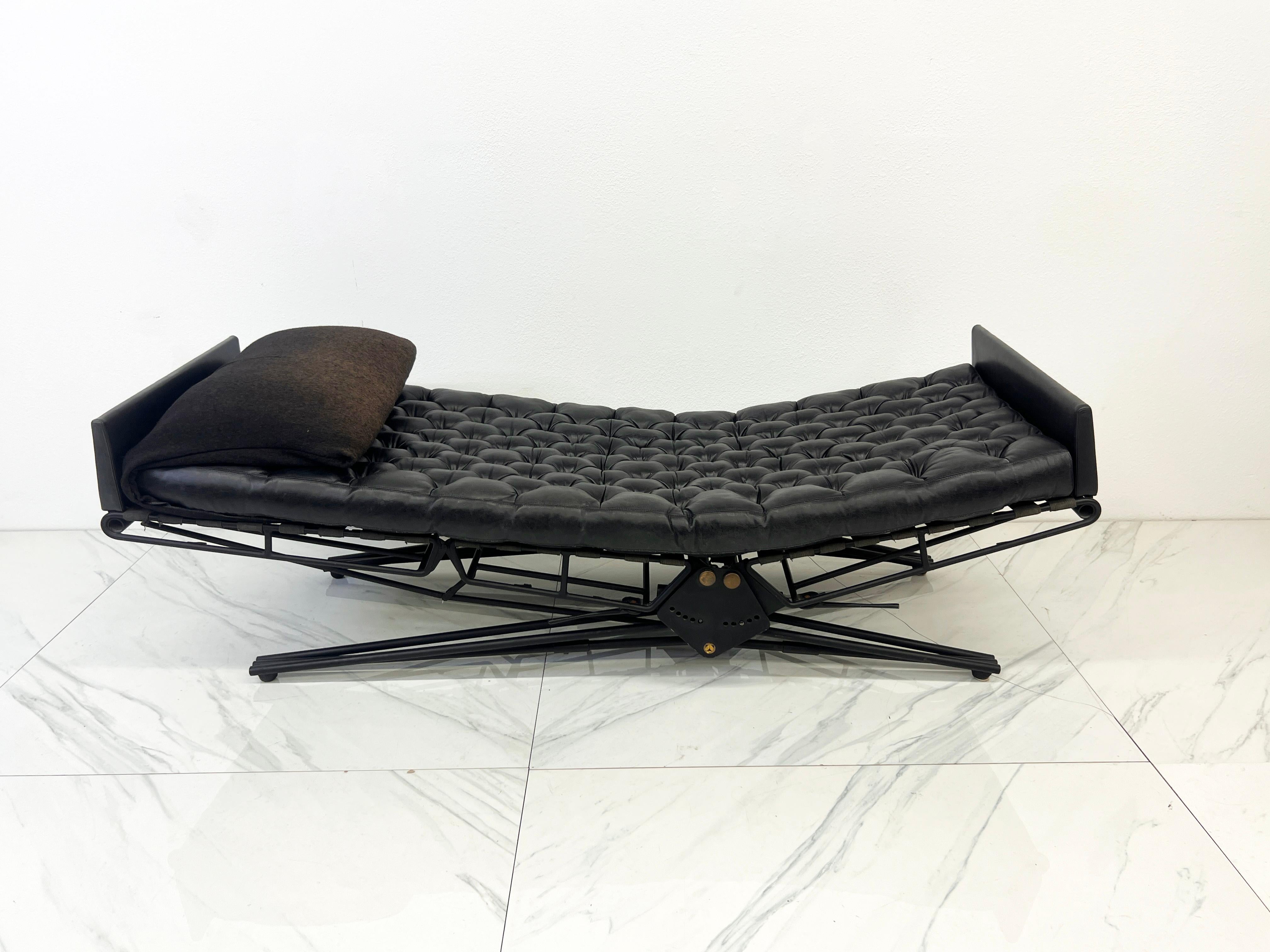 Mid-Century moderno Osvaldo Borsani Chaise regolabile in pelle L77 per Tecno, Italia, anni '50 in vendita