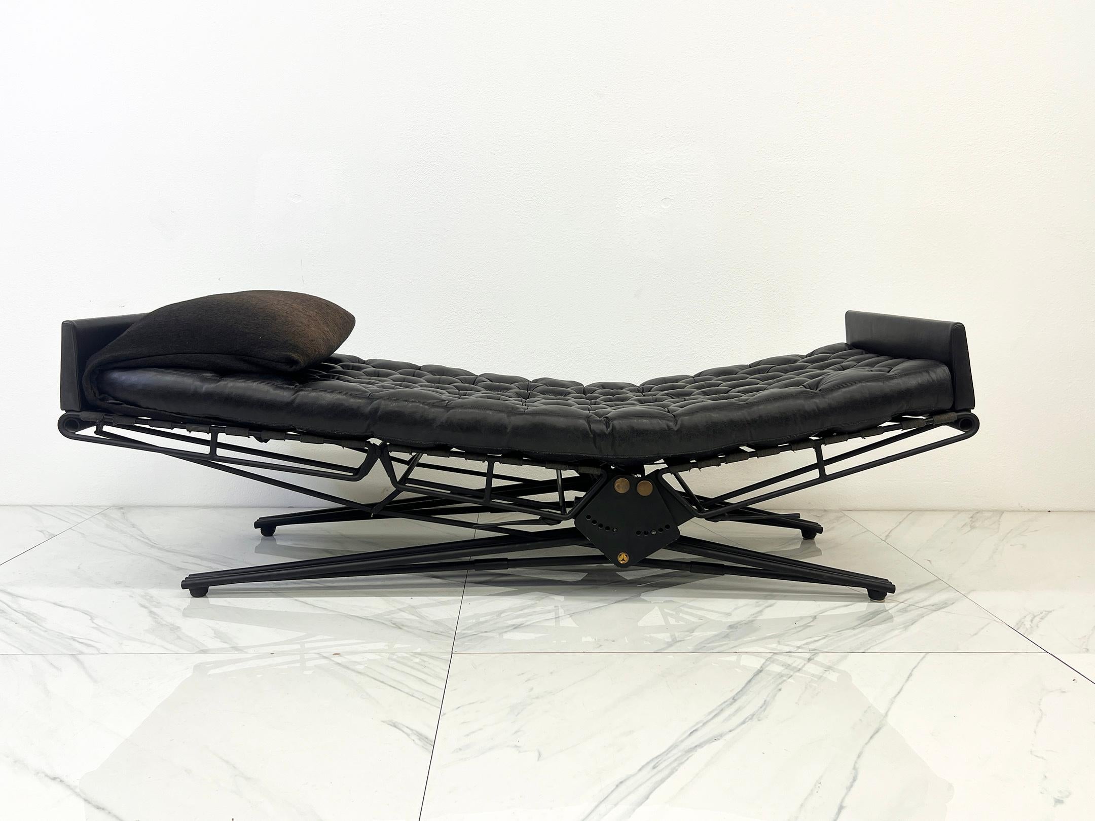Italiano Osvaldo Borsani Chaise regolabile in pelle L77 per Tecno, Italia, anni '50 in vendita