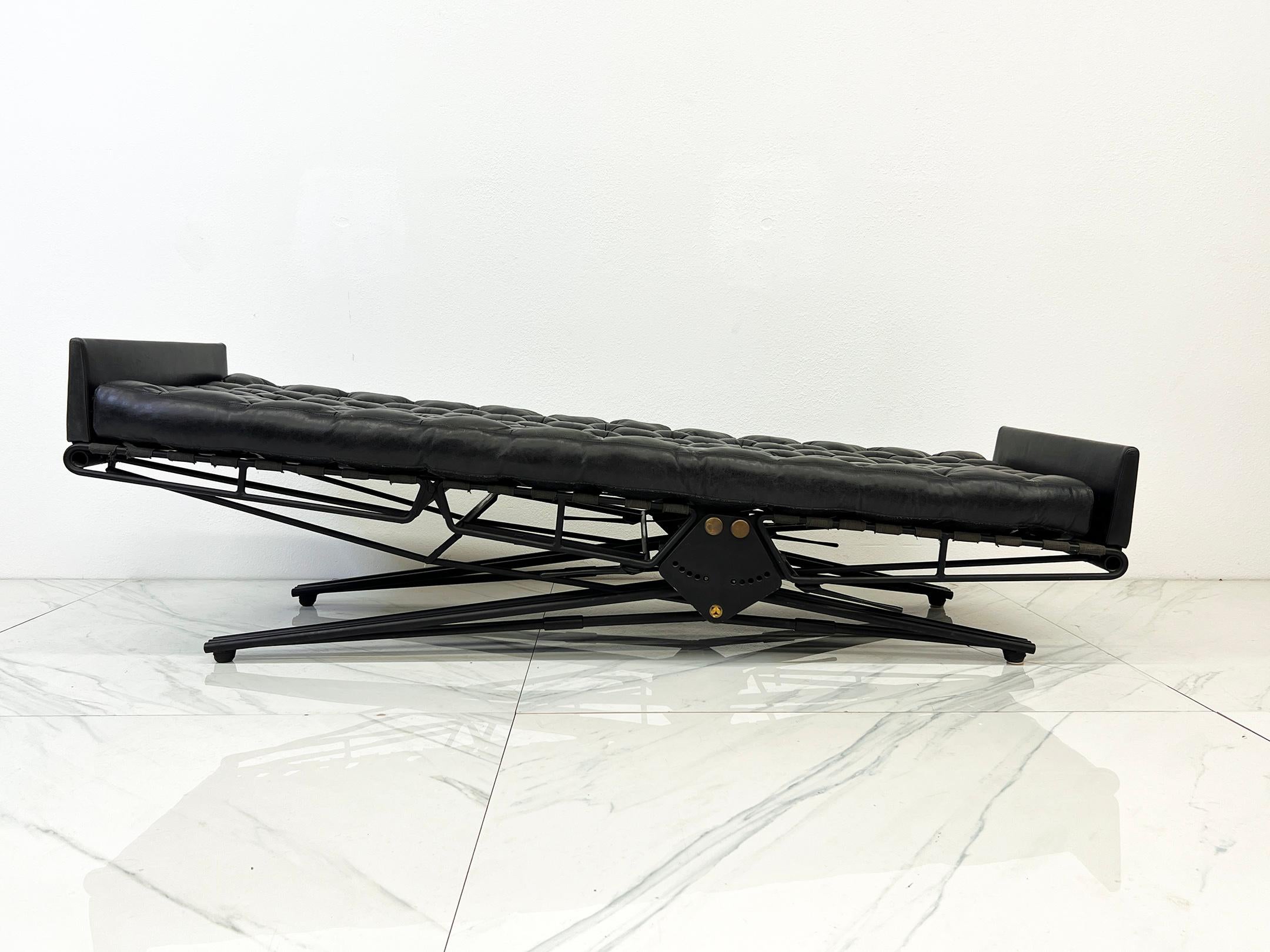 Acciaio Osvaldo Borsani Chaise regolabile in pelle L77 per Tecno, Italia, anni '50 in vendita