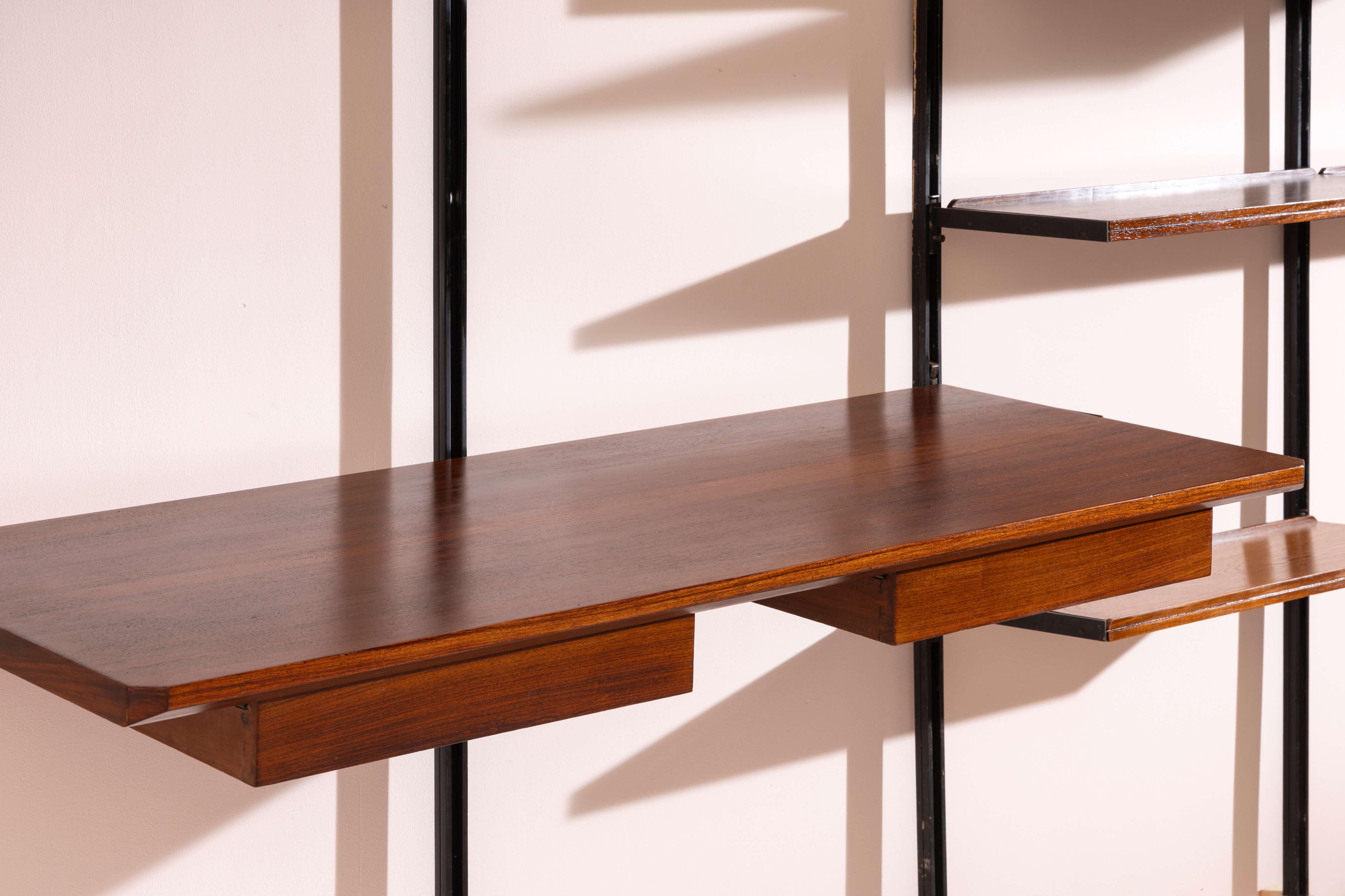 Metà XX secolo Osvaldo Borsani and Agenore Fabbri E22 shelving system for Tecno, Italy, 1950s in vendita