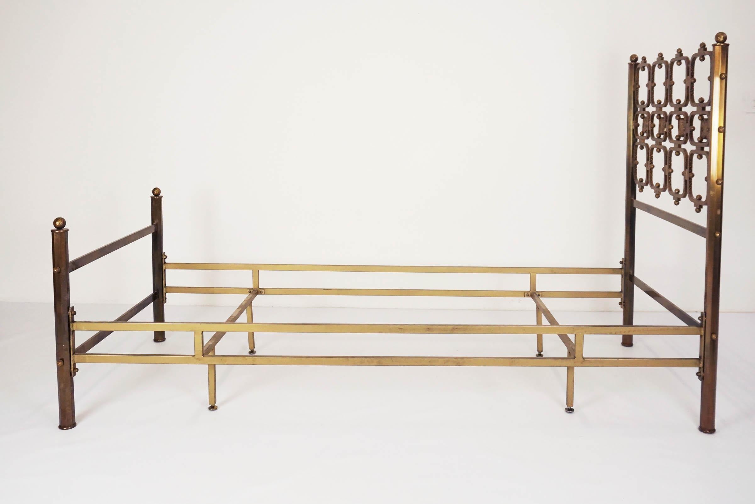 Osvaldo Borsani and Arnaldo Pomodoro Single Bed 3