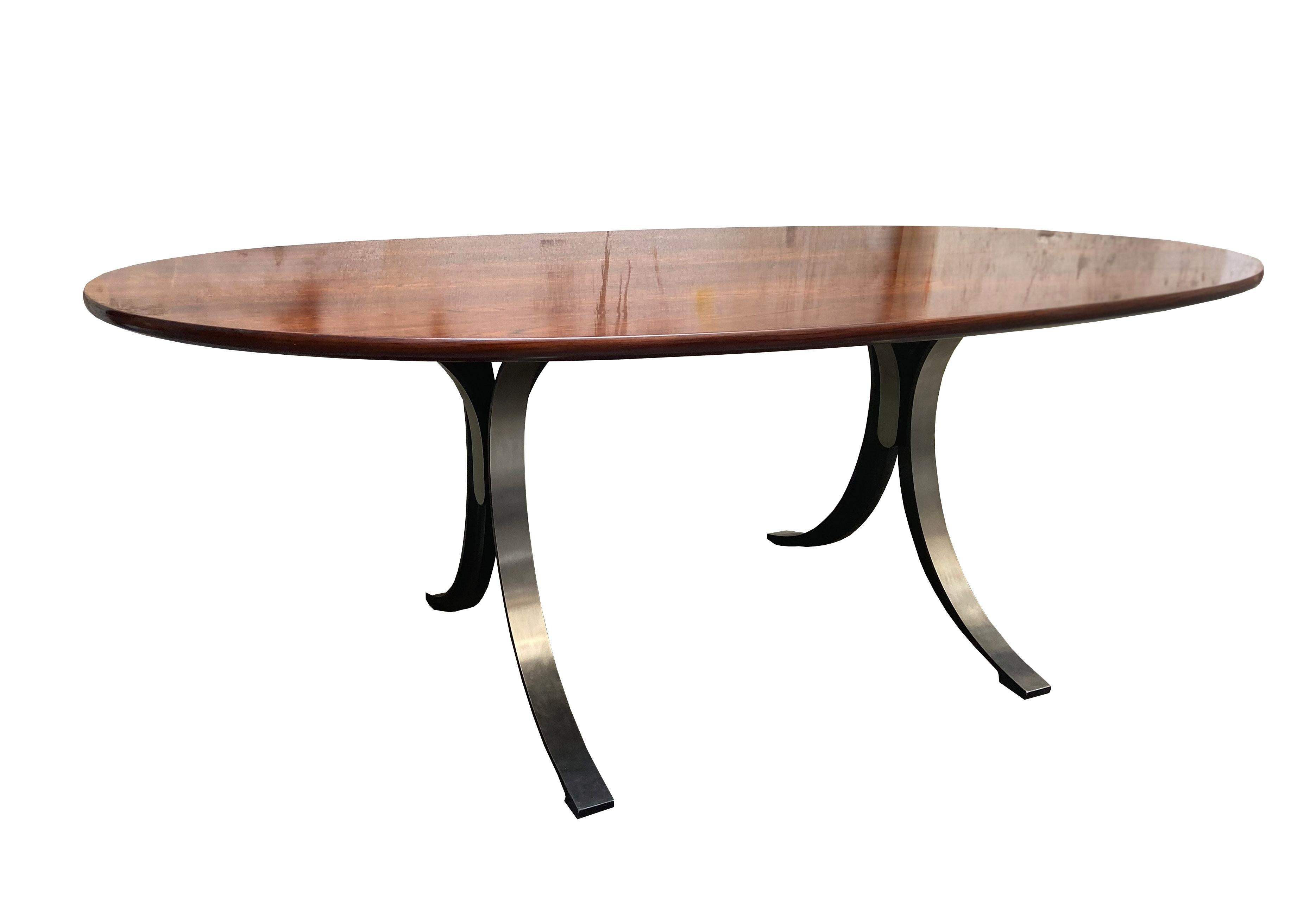 Table with structure in painted aluminum and stainless steel. Oval rosewood top.

Designed by Osvaldo Borsani with Eugenio Gerli for Tecno in 1968.
Extendable with wooden panels with book closure.
The elongated measure is 135 x 320 cm.