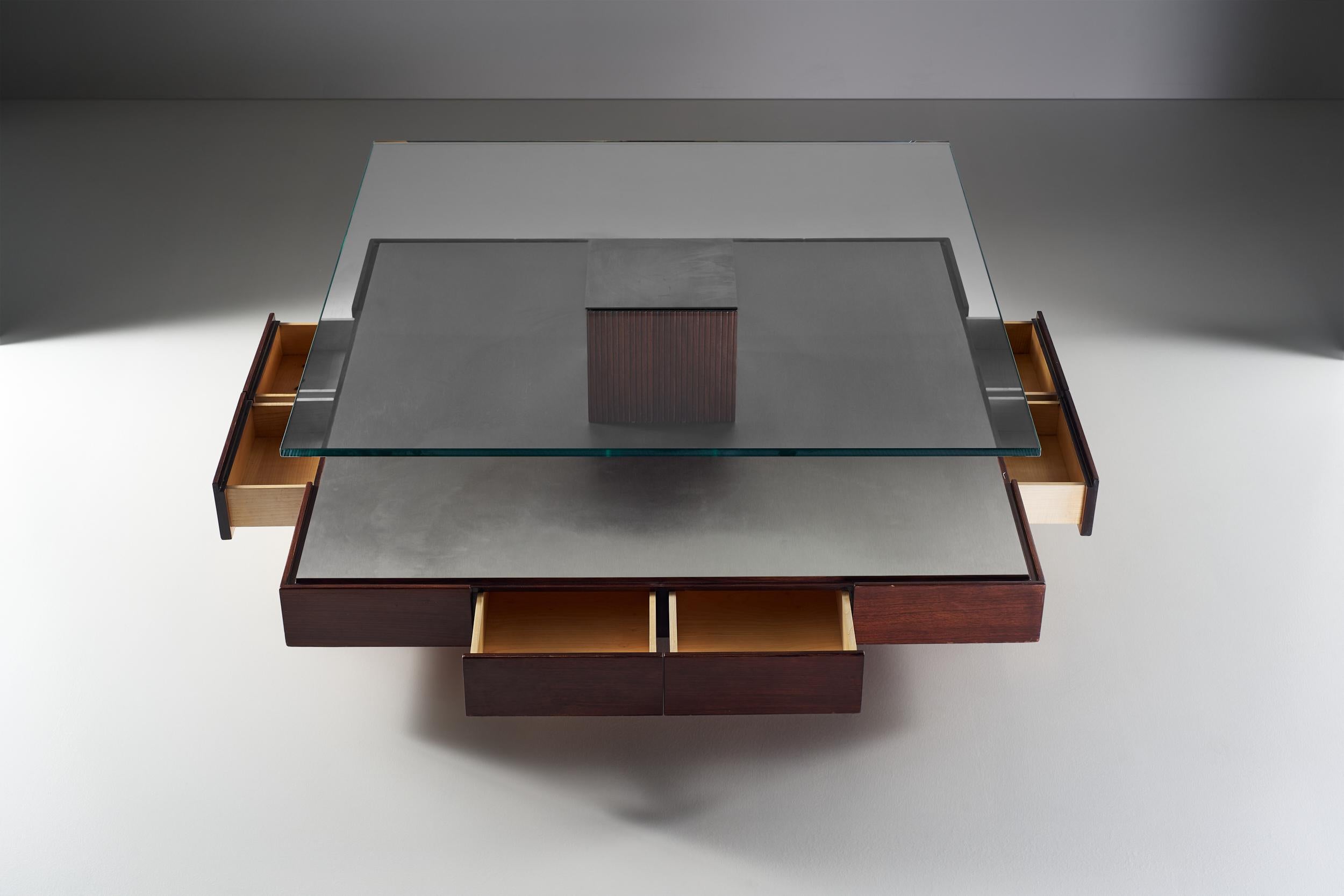 Marco Fantoni Tecno Low Central Table Italian Design, 1960s In Good Condition In Milan, IT