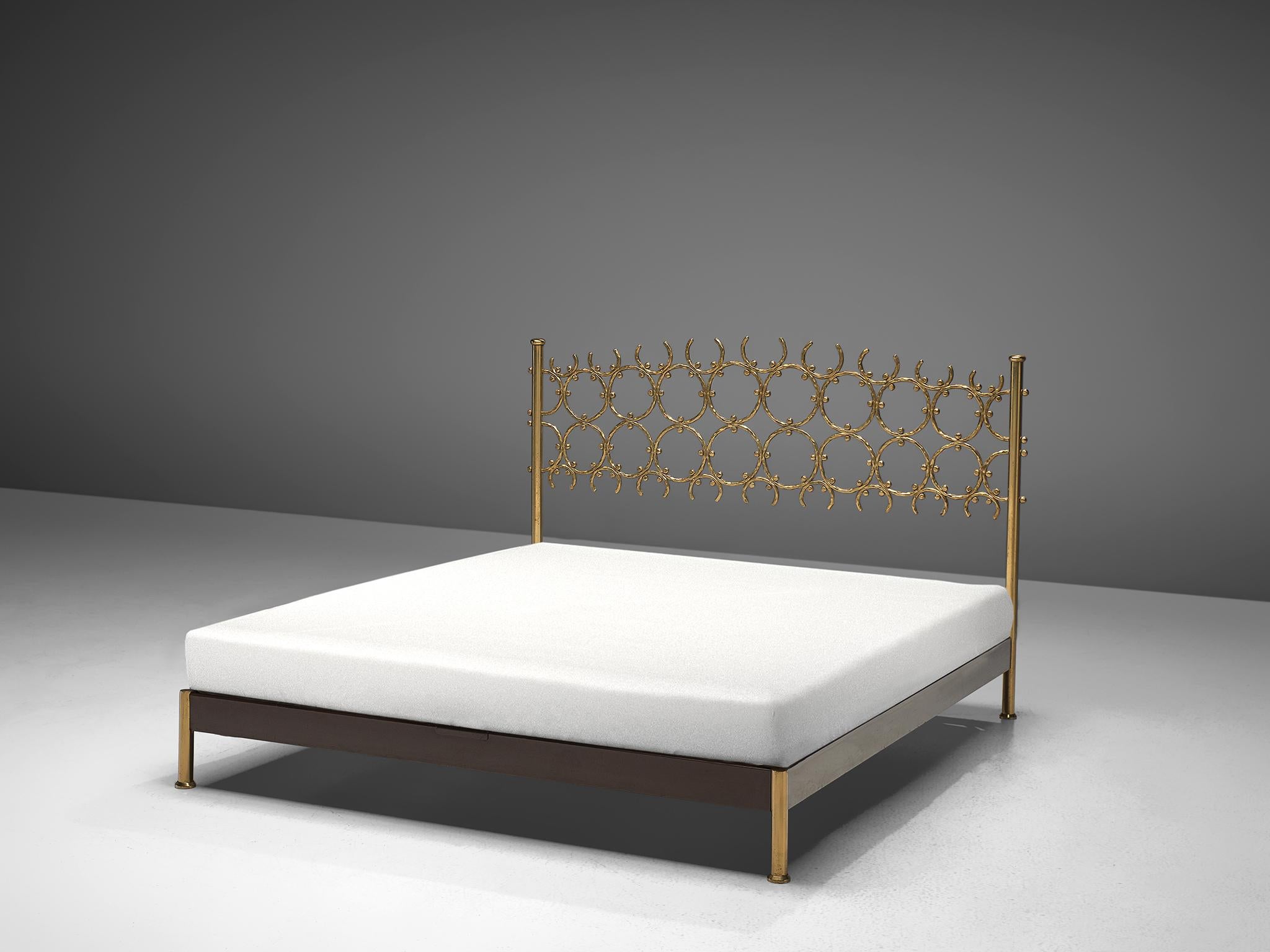 Osvaldo Borsani and Arnaldo Pomodoro, queen size bed, brass and steel, Italy, circa 1960.

A rare and elegant bed with headboard from the Italian designer Osvaldo Borsani and sculptor Arnaldo Pomodoro. Between 1958 and 1962, Borsani and Pomodoro