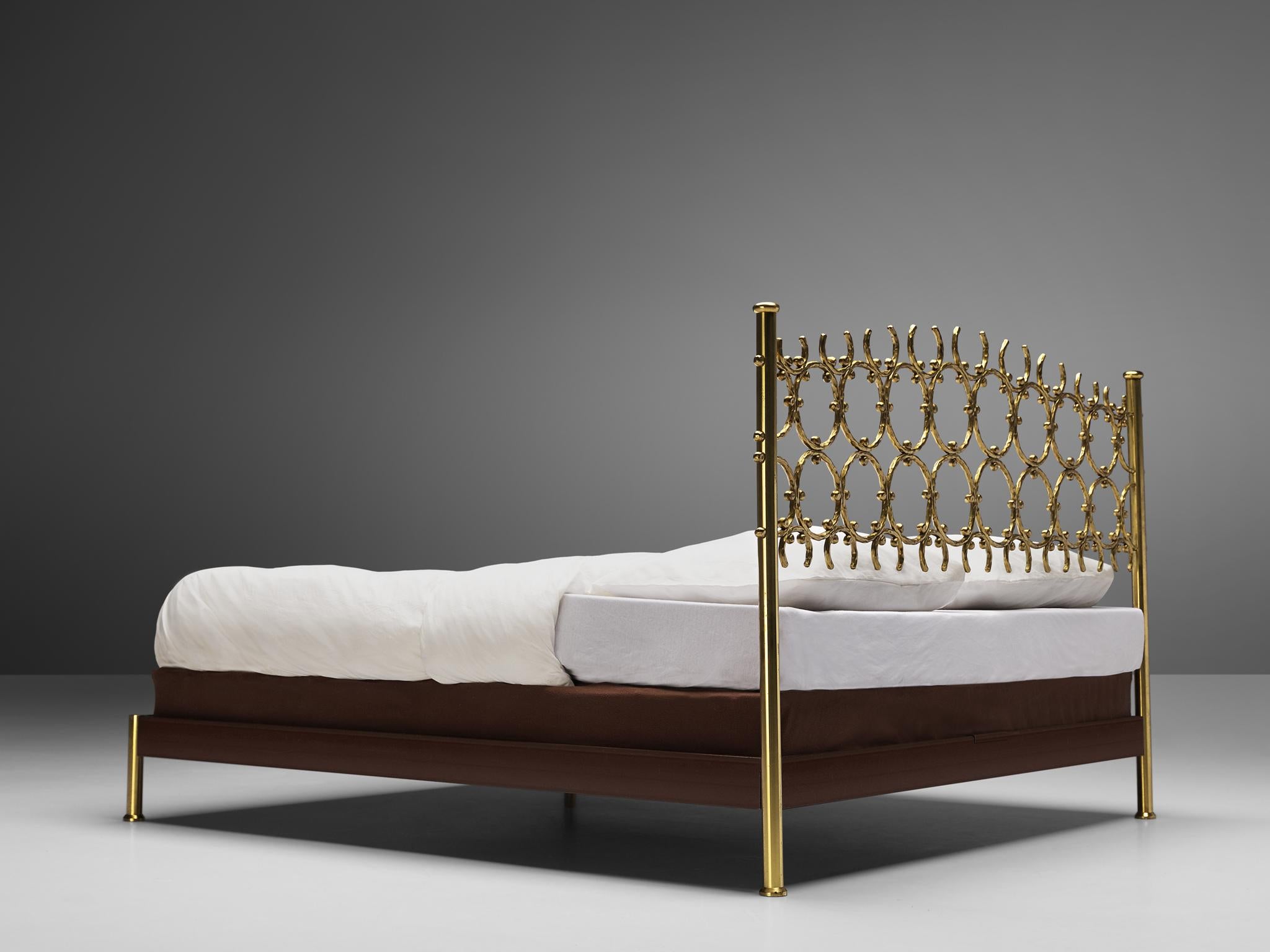 Osvaldo Borsani & Arnaldo Pomodoro Elegant Bed with Brass Details In Good Condition In Waalwijk, NL