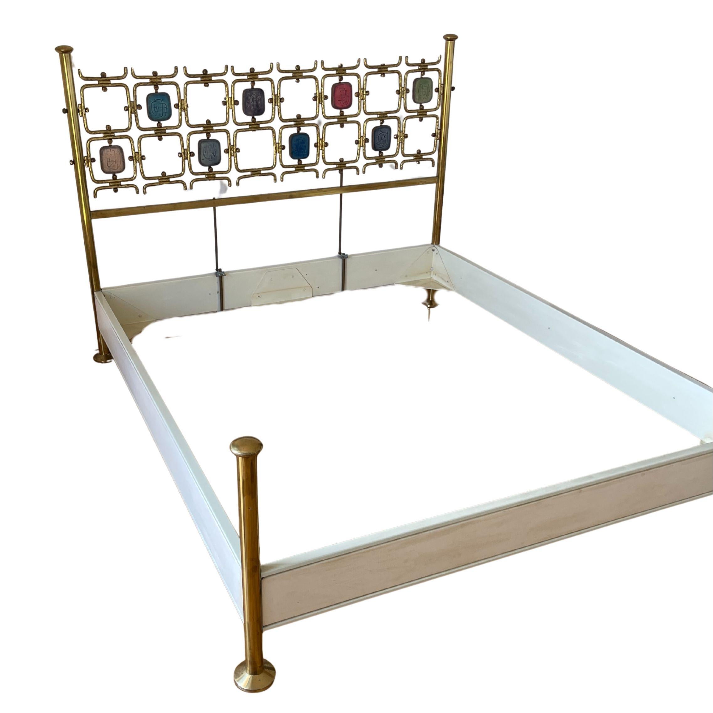 Osvaldo Borsani & Arnaldo Pomodoro, Bett Mod. 8604, Tecno, Italien - Nie benutzt (Moderne) im Angebot