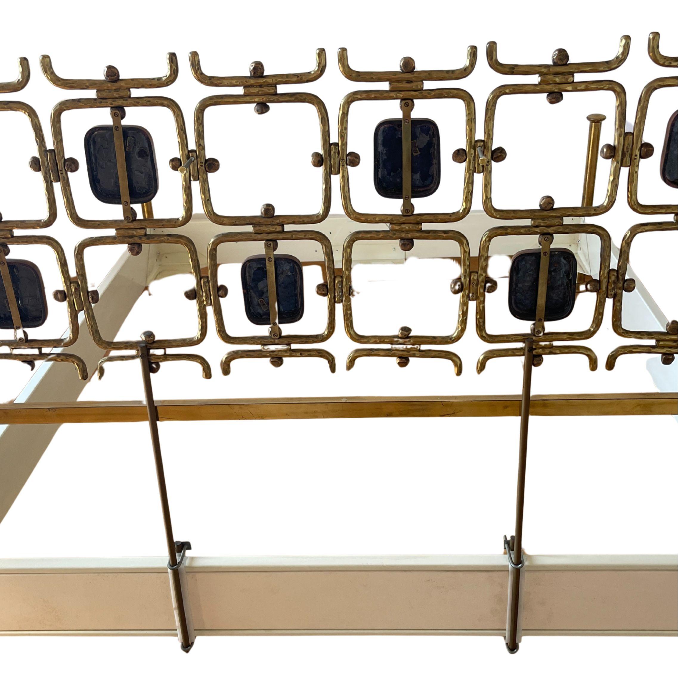 Osvaldo Borsani & Arnaldo Pomodoro, Bett Mod. 8604, Tecno, Italien - Nie benutzt (Graviert) im Angebot
