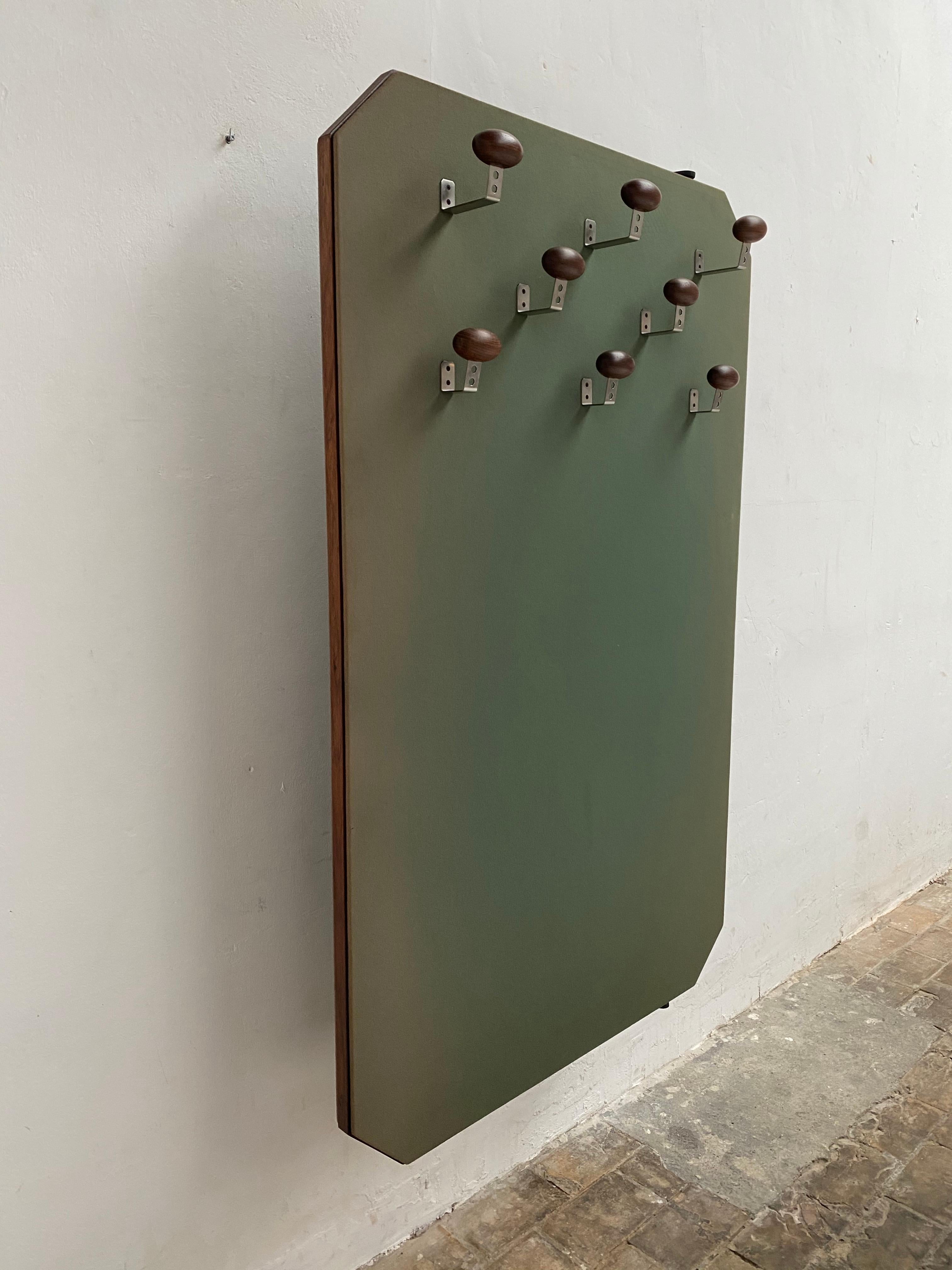 Rare, supremely elegant and innovative 'AT15' revolving panel coatrack designed in 1961 by Osvaldo Borsani for Tecno, Italy. A sophisticated and refined fixture, perfect for a luxurious entrance hall.

The rotating panel is mounted onto two off