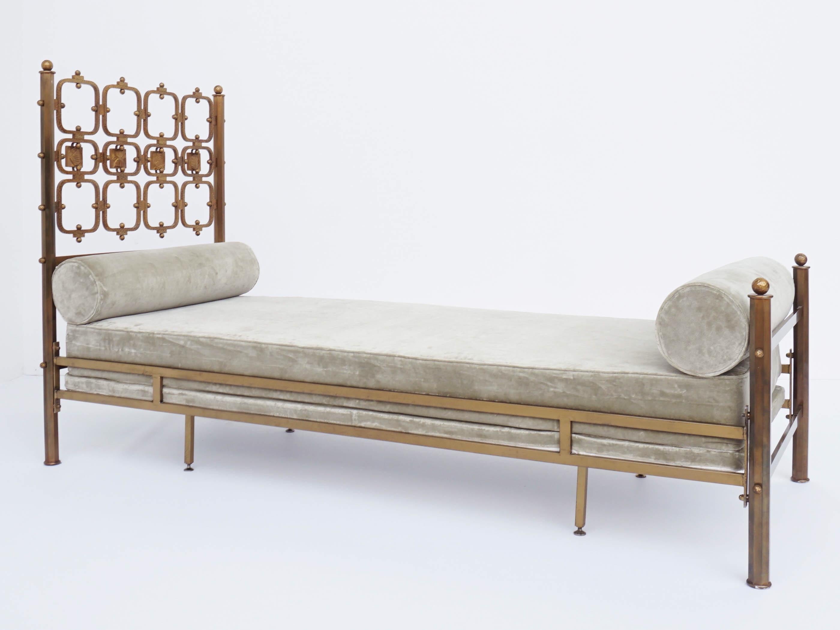 Italian Osvaldo Borsani Atelier and Analdo Pomodoro Cast Brass Artist Day Bed For Sale