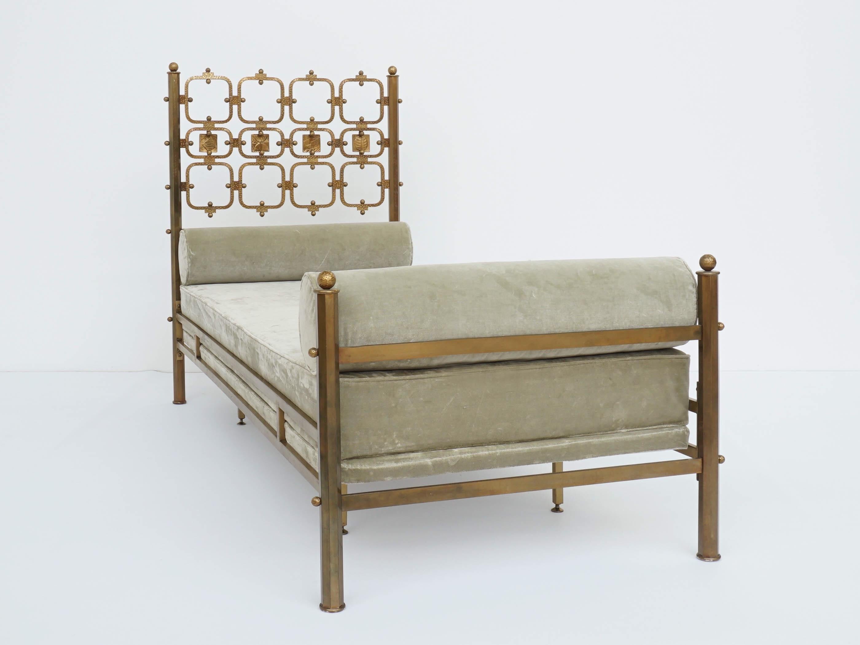 Osvaldo Borsani Atelier and Analdo Pomodoro Cast Brass Artist Day Bed For Sale 3