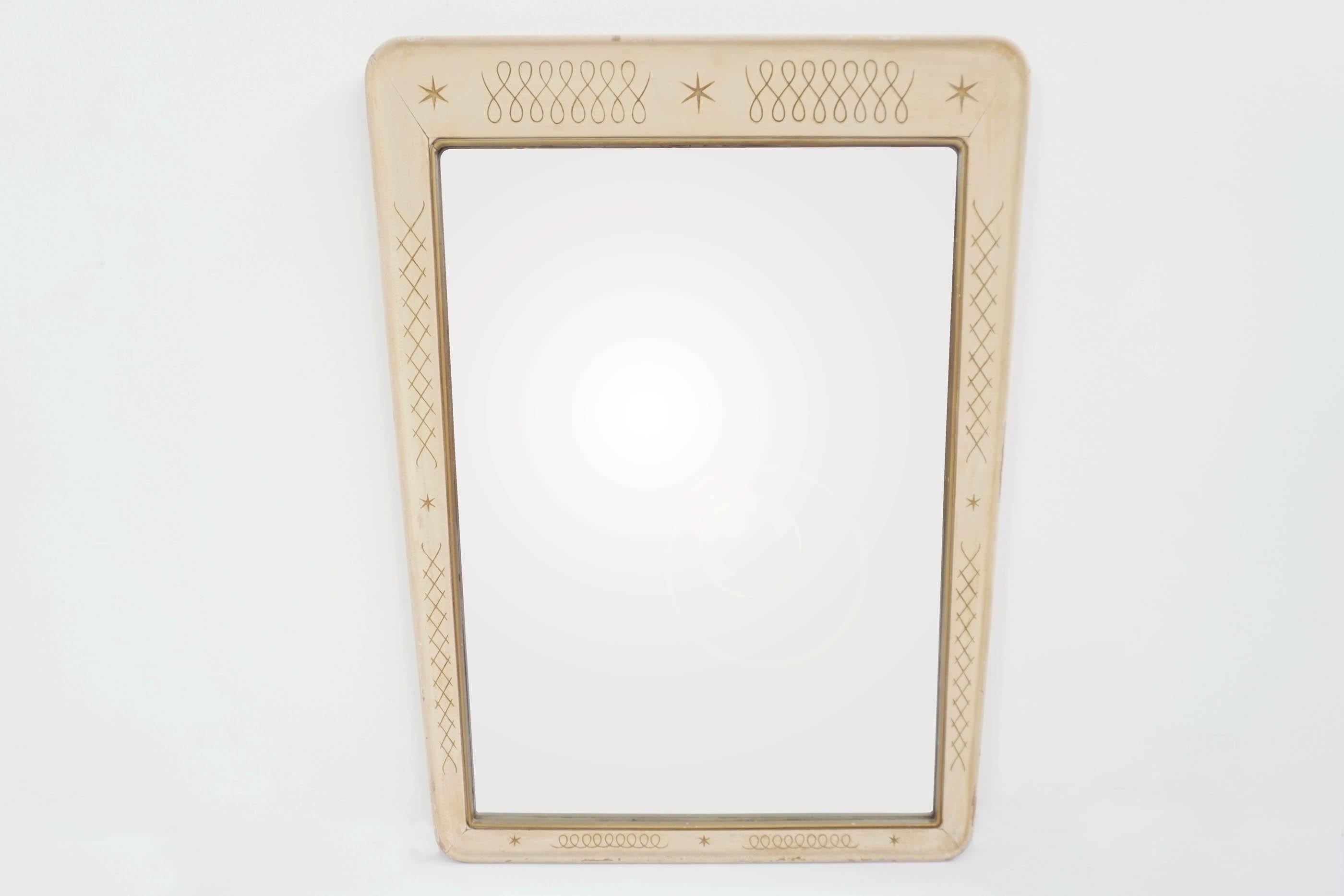 Super elegant mirror
Made in turned lacquered wood with engraved stars painted in gold color.
