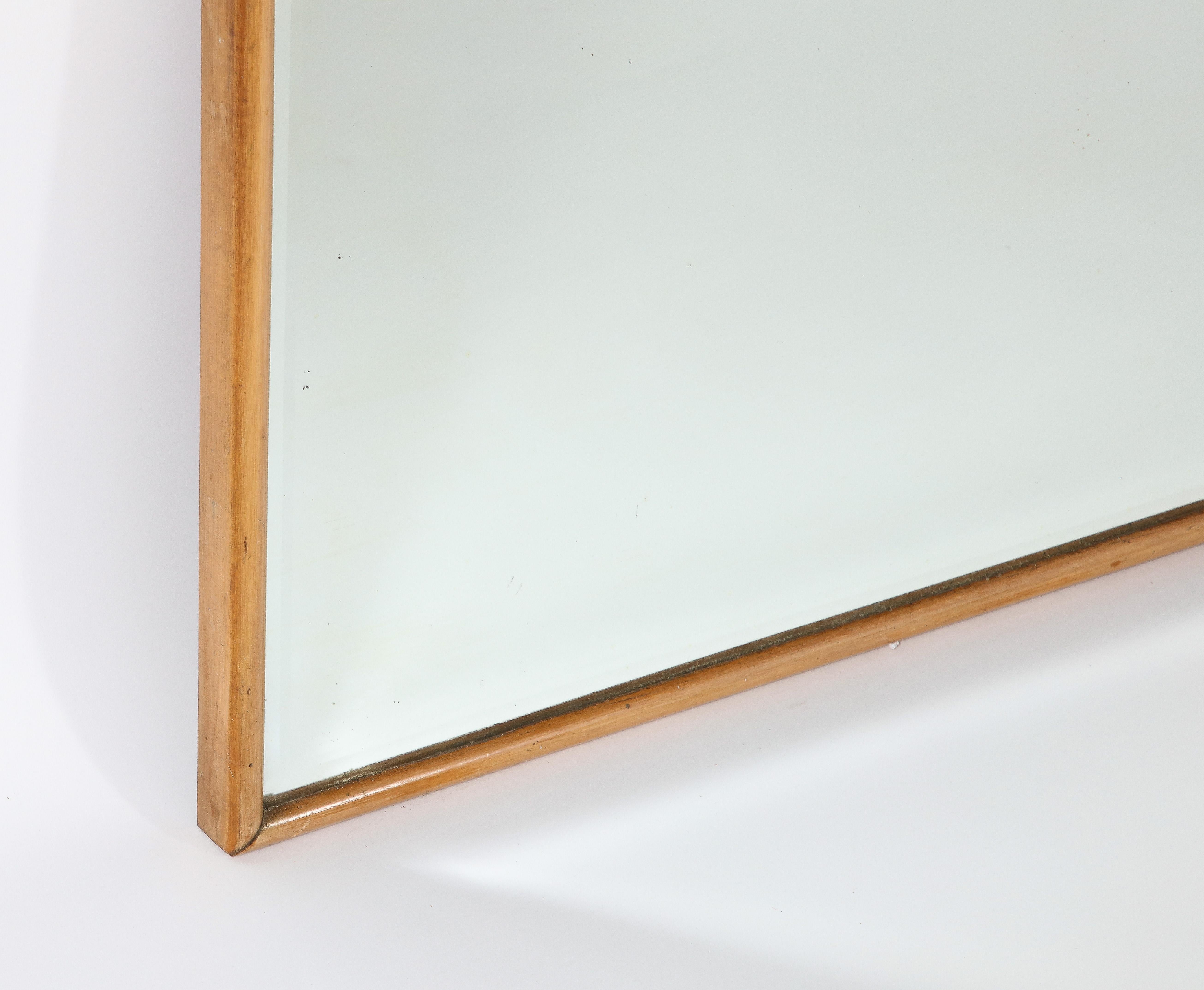 Osvaldo Borsani Att. Wandspiegel aus Eiche mit abgeschrägtem Spiegelglas, um 1950  im Zustand „Gut“ im Angebot in New York, NY