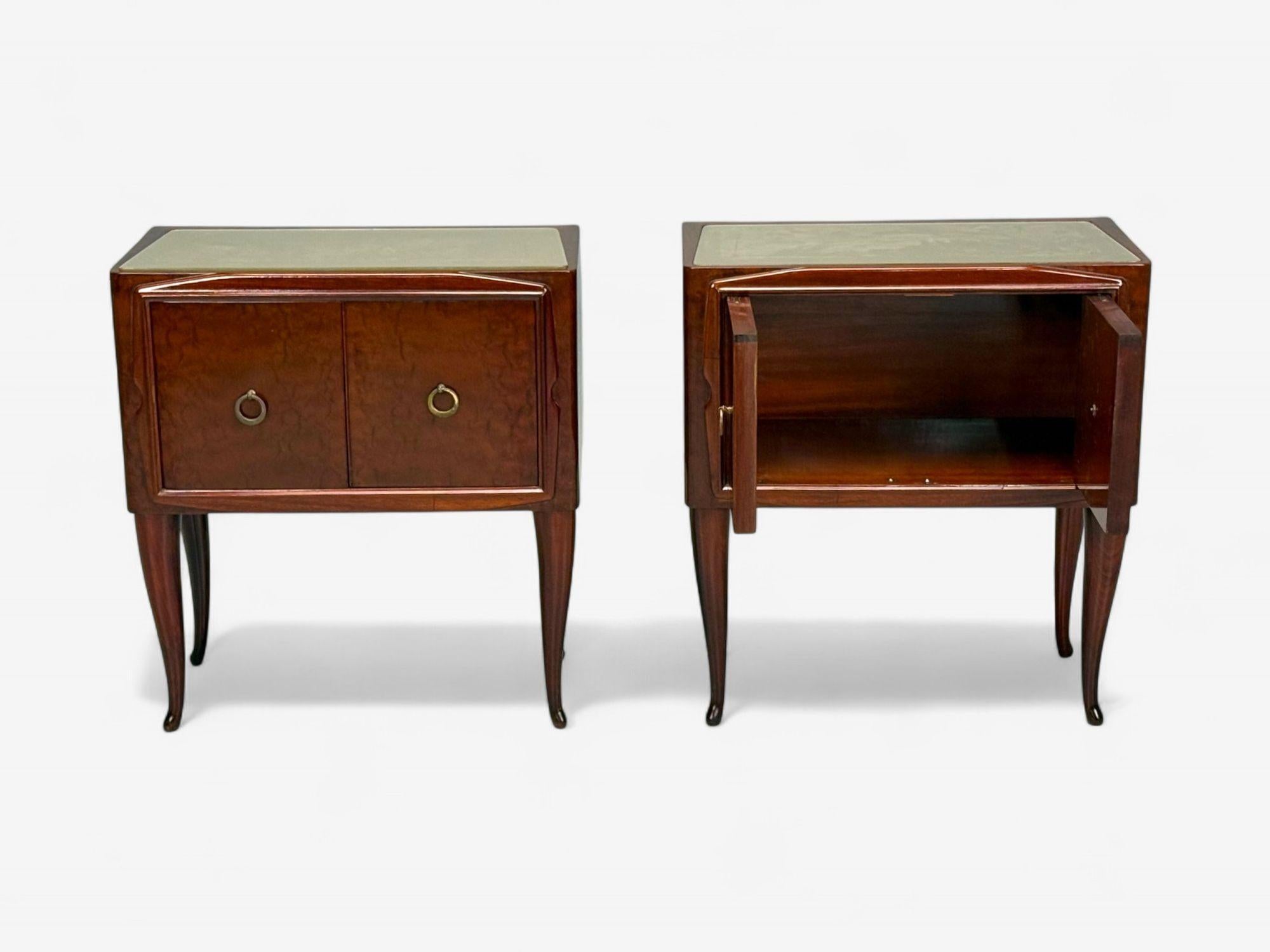Laiton Osvaldo Borsani attr., Wood exotique, verre, laiton, tables de nuit, Italie, années 1960 en vente