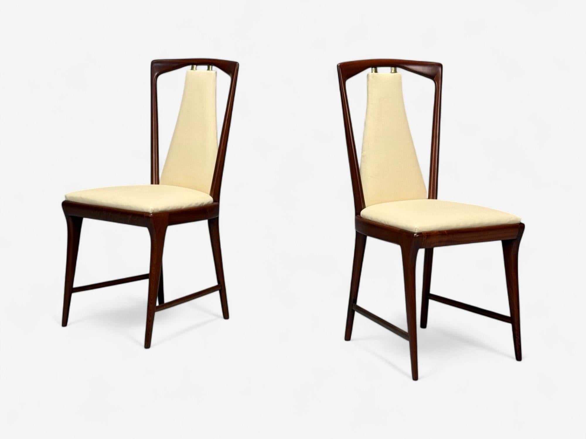 Osvaldo Borsani atr., Caoba, Latón, Cuero, Sillas de comedor, Italia, años 50 en Bueno estado para la venta en Manhasset, NY