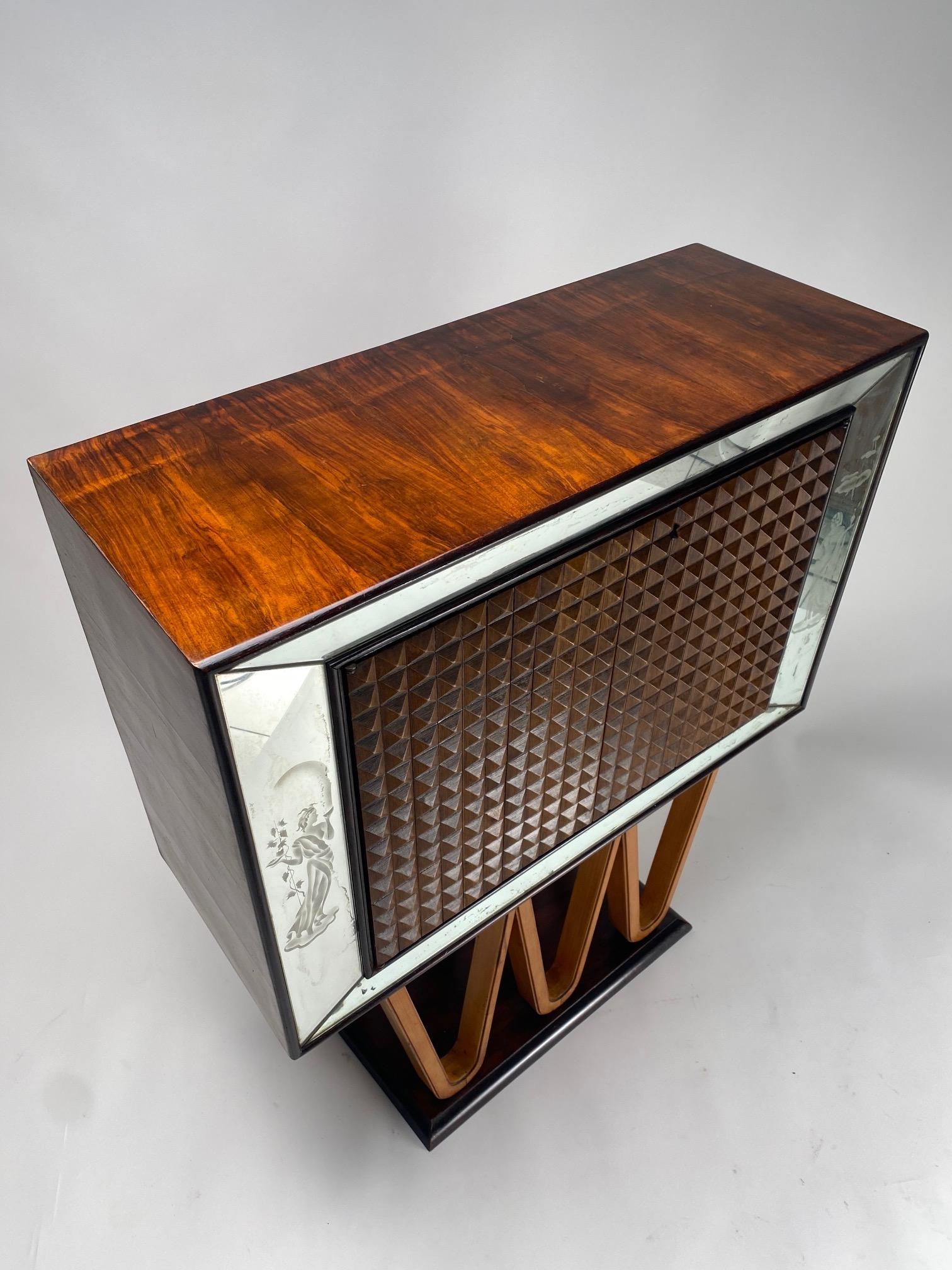 Mid-Century Modern Osvaldo Borsani (Attr.) Mid Century Bay bar,  wood and glass bar cabinet, Italy  For Sale