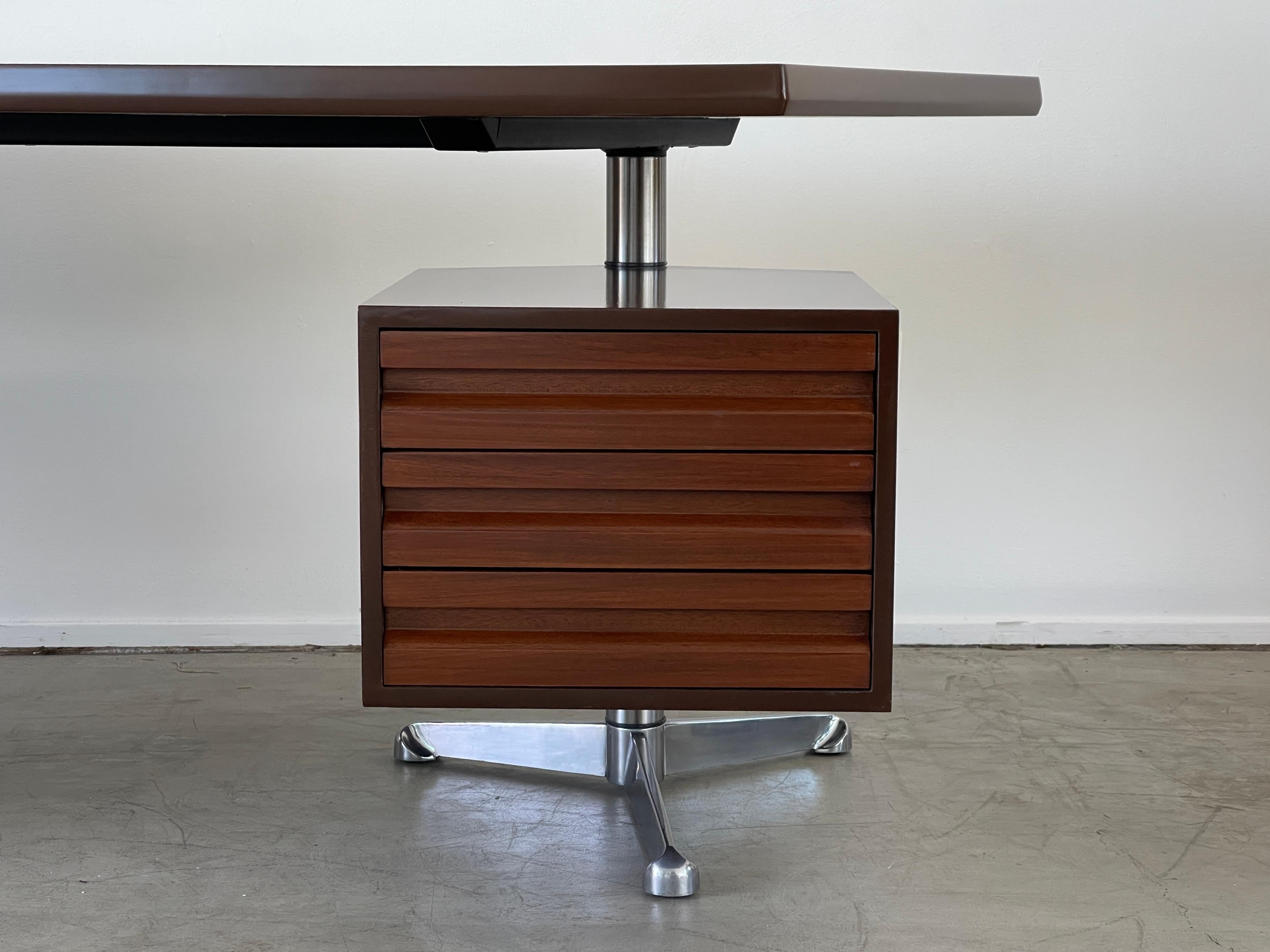 Osvaldo Borsani Boomerang Desk In Good Condition In Beverly Hills, CA