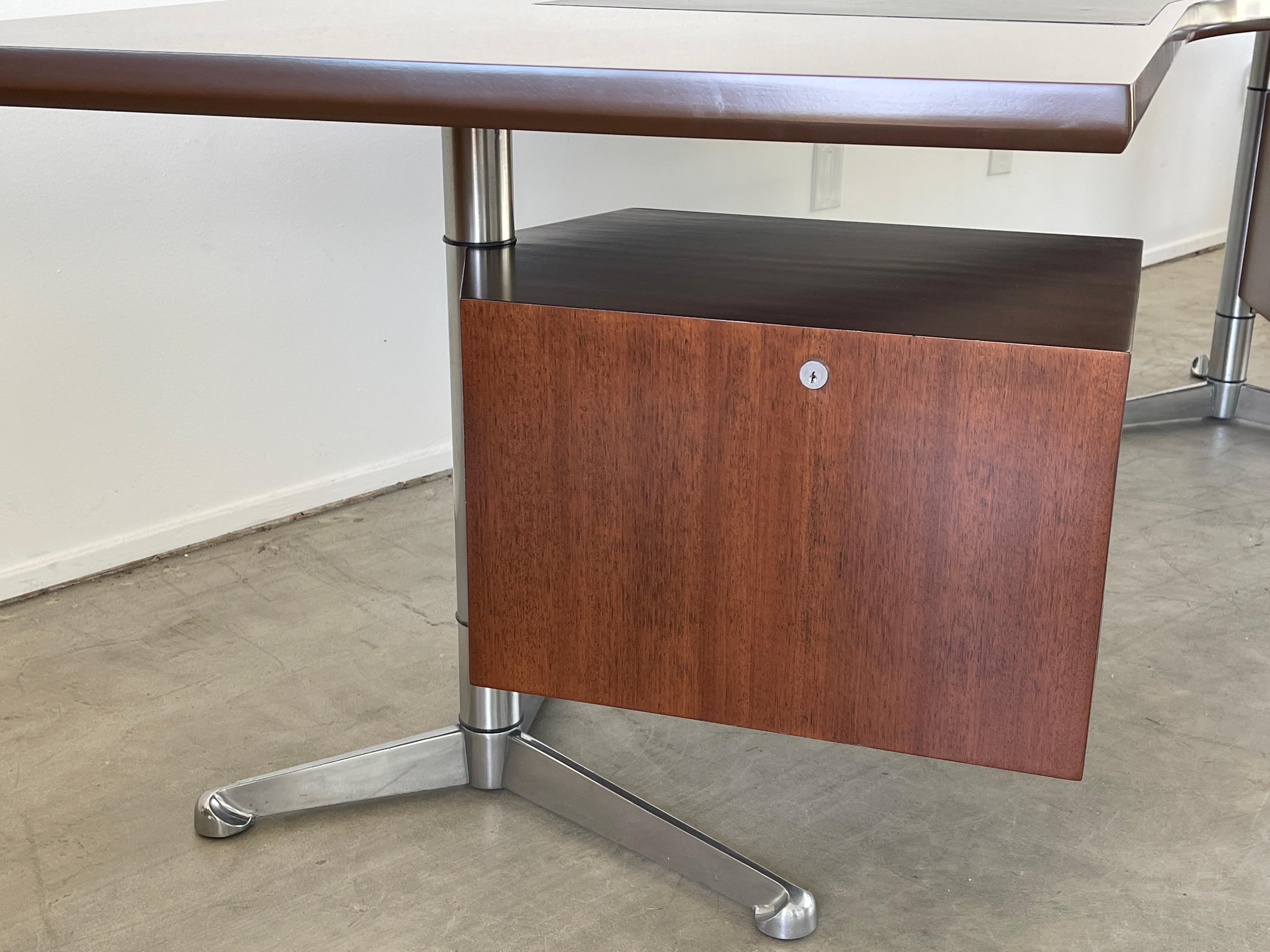 Osvaldo Borsani Boomerang Desk 1