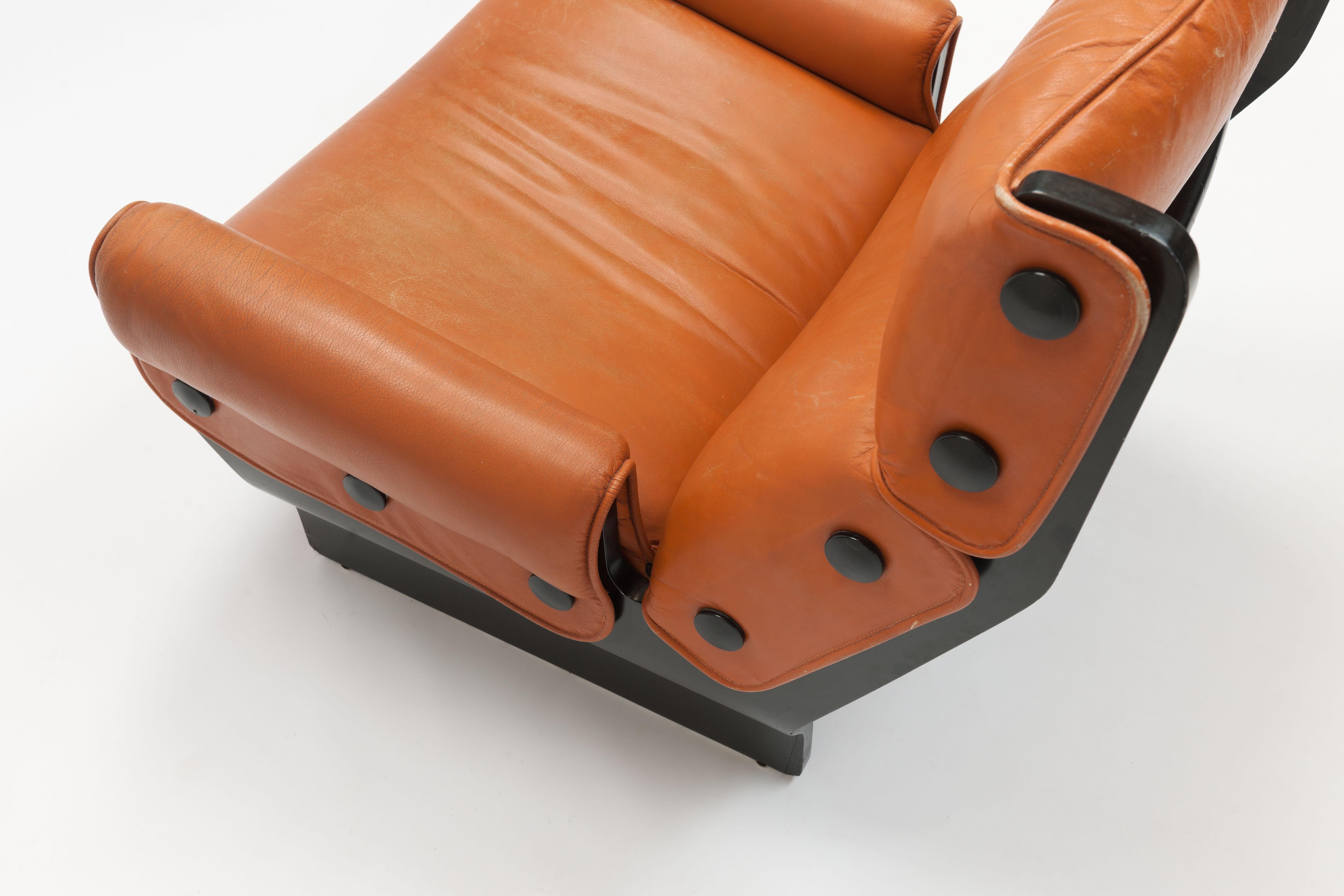 Osvaldo Borsani 'Canada' Lounge Chair by Tecno in Original Leather 3