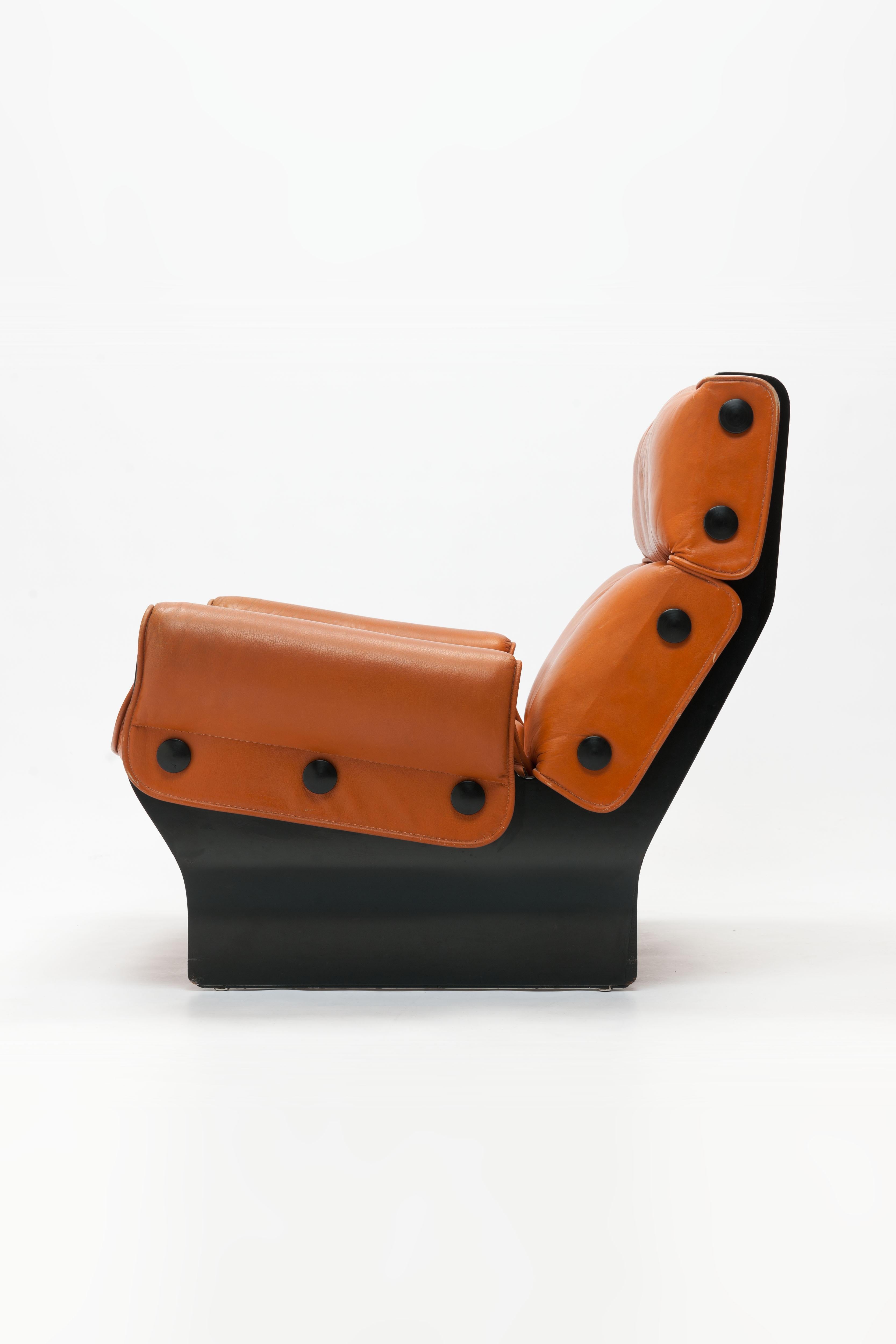 Osvaldo Borsani 'Canada' Lounge Chair by Tecno in Original Leather 10