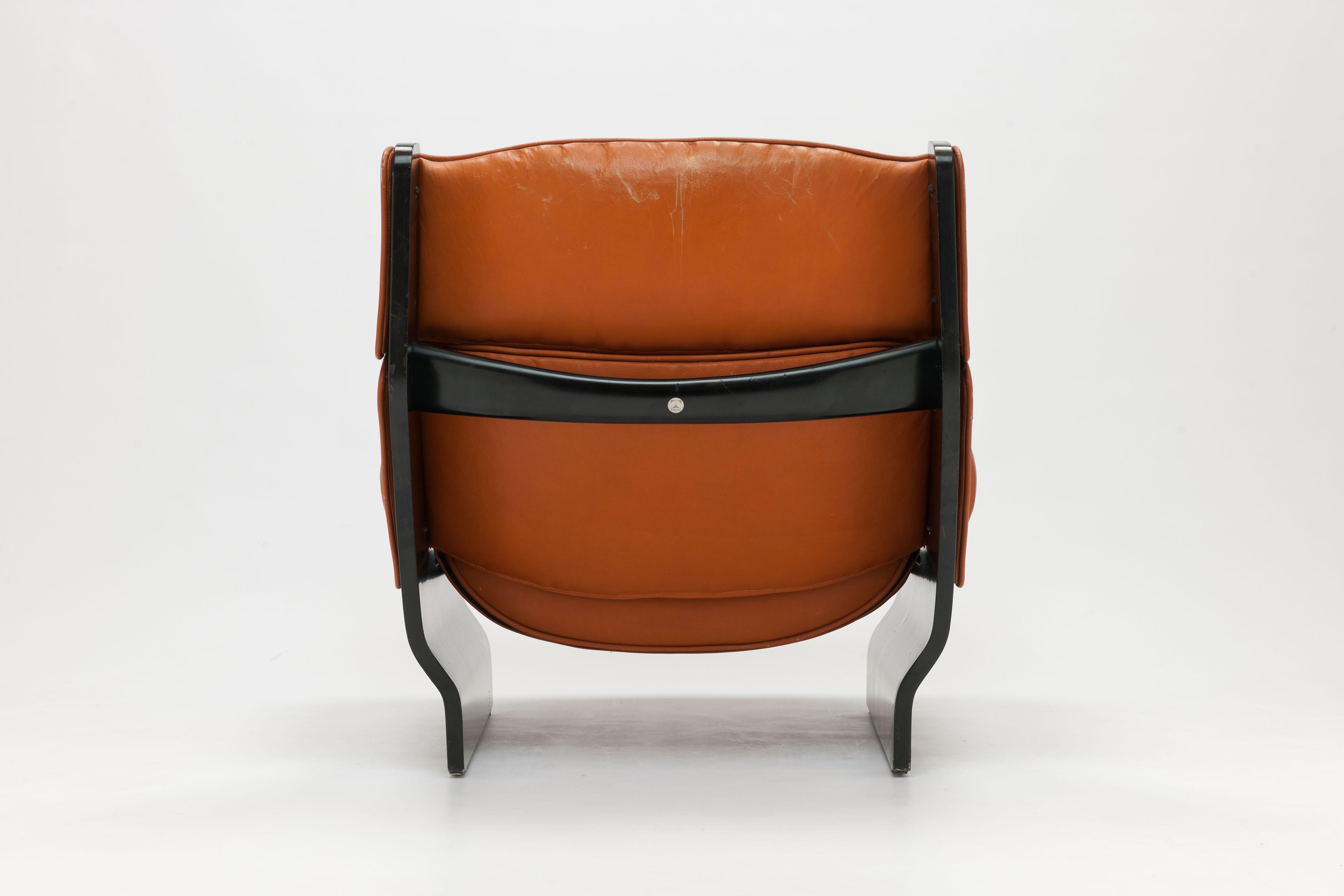 Italian Osvaldo Borsani 'Canada' Lounge Chair by Tecno in Original Leather