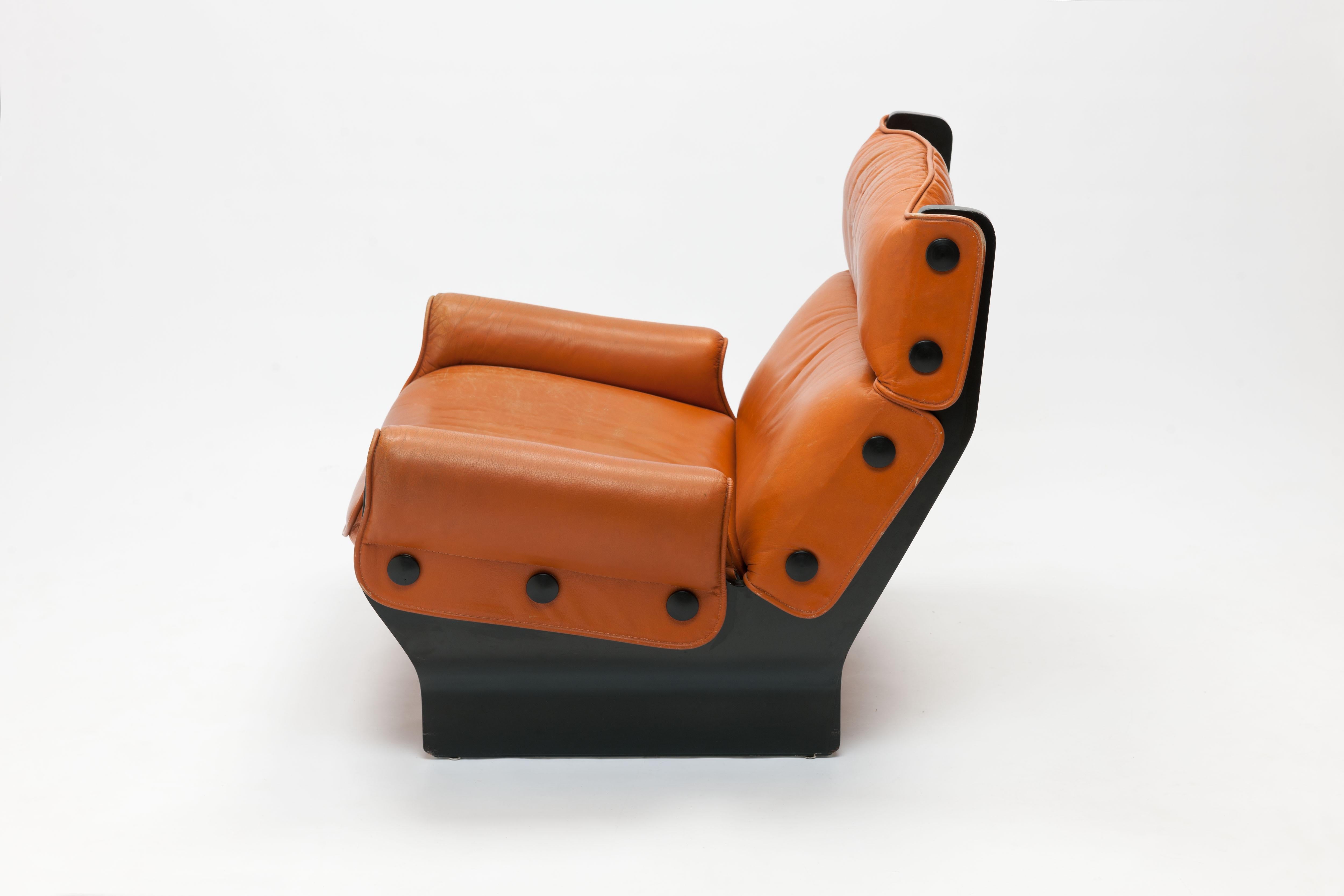 Osvaldo Borsani 'Canada' Lounge Chair by Tecno in Original Leather In Fair Condition In Utrecht, NL