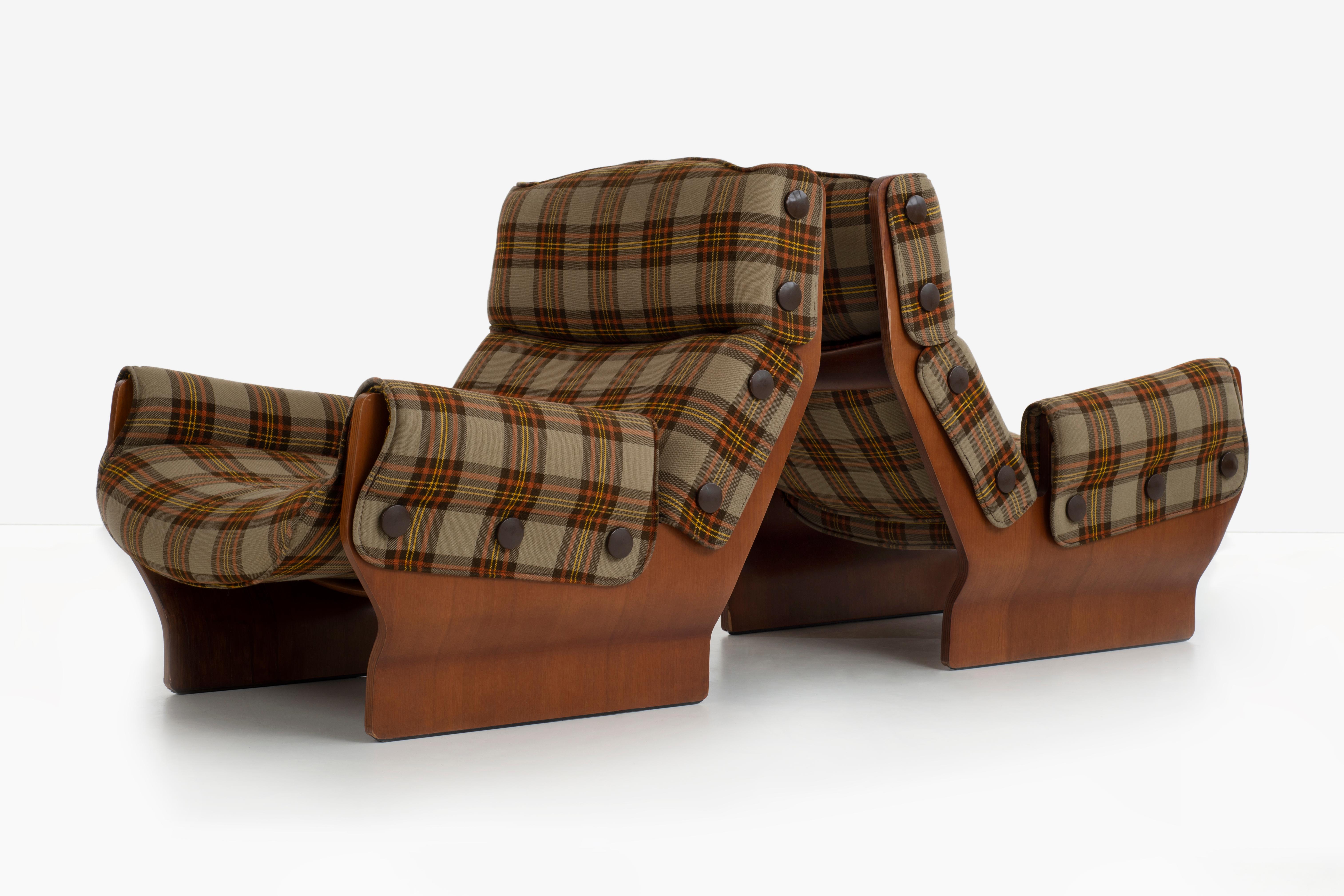Walnut Osvaldo Borsani Canada Lounge Chairs